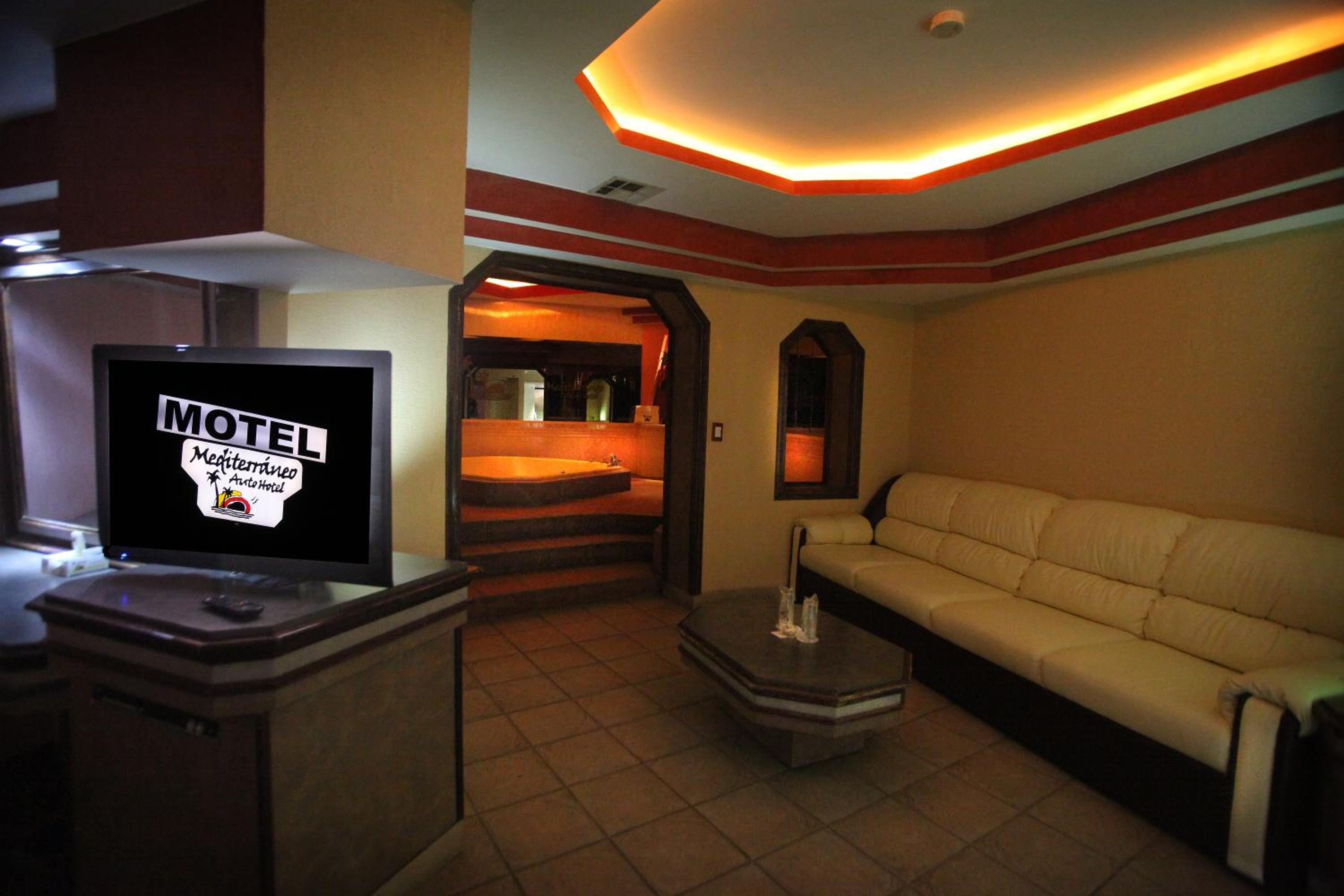 Deluxe Suite with Spa Bath photo 2