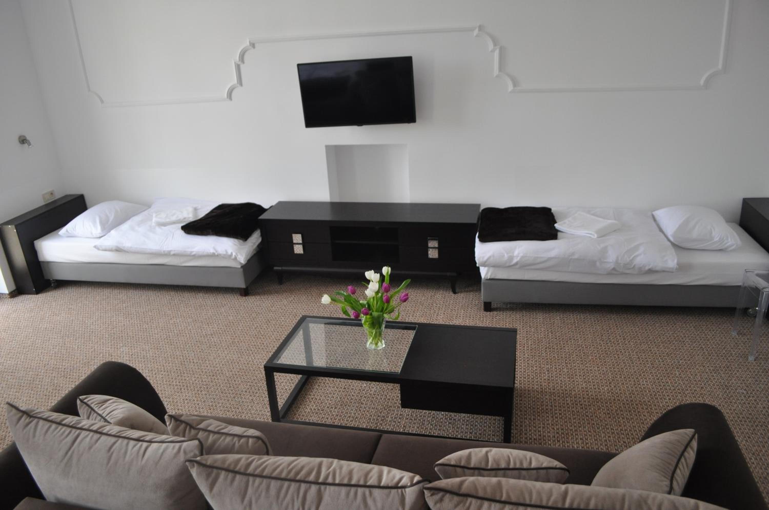 Quadruple Room with Bathroom - Photo 3
