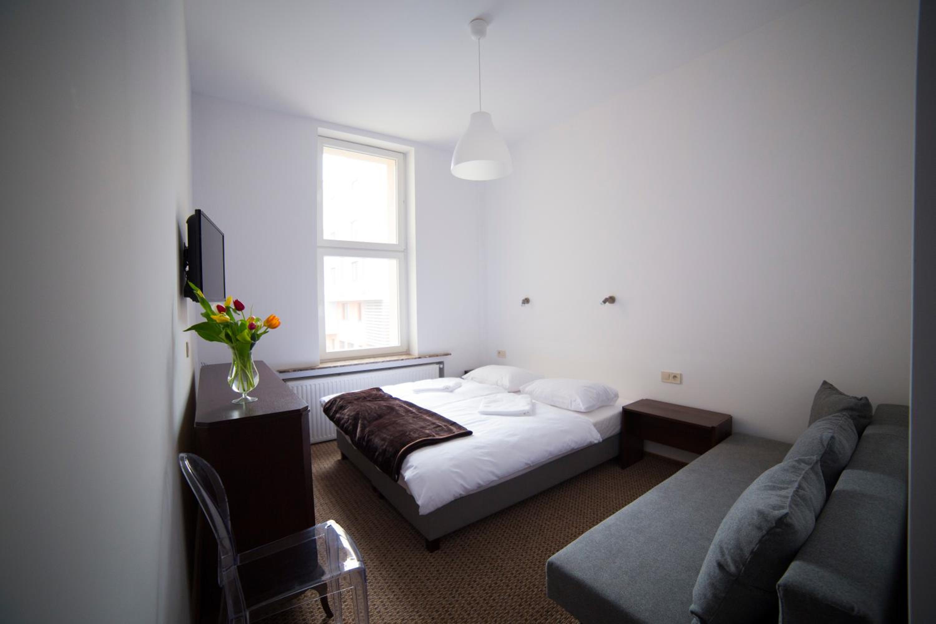Double Room with Bathroom - Photo 1