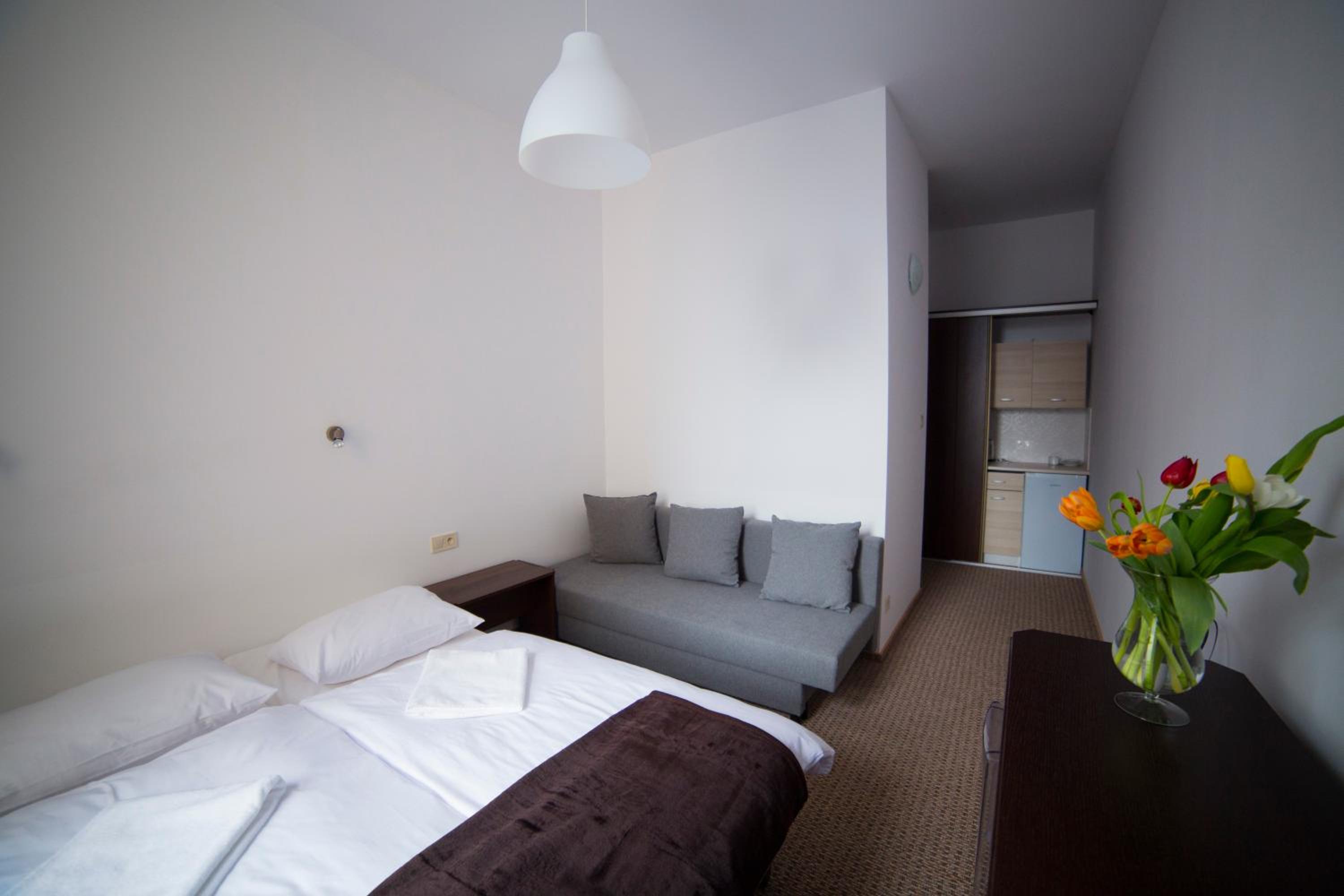 Double Room with Bathroom - Photo 2