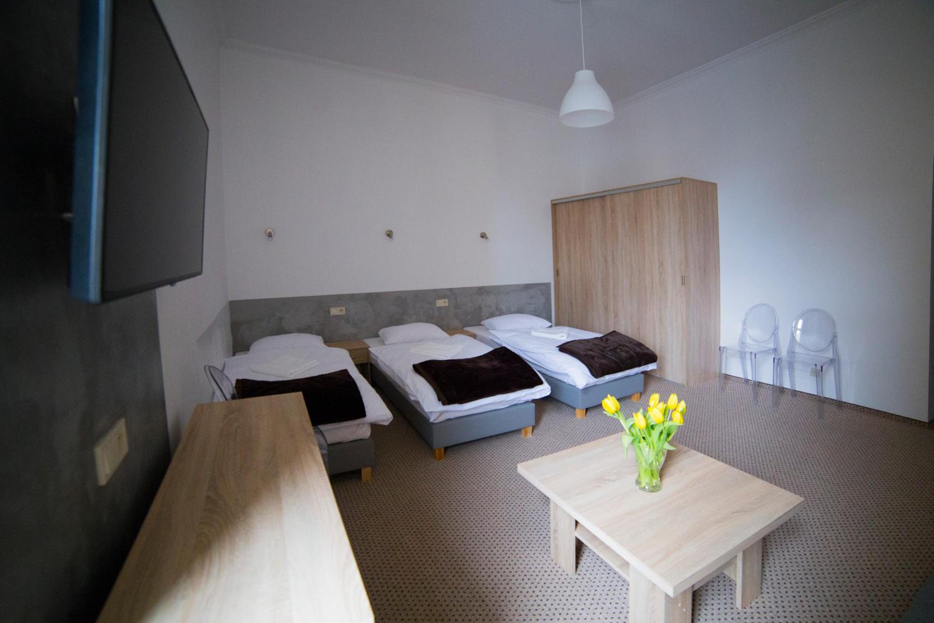 Quadruple Room with Shower - Photo 2
