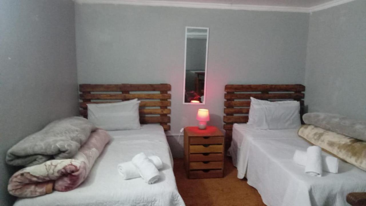 Budget Twin Room - Photo 1