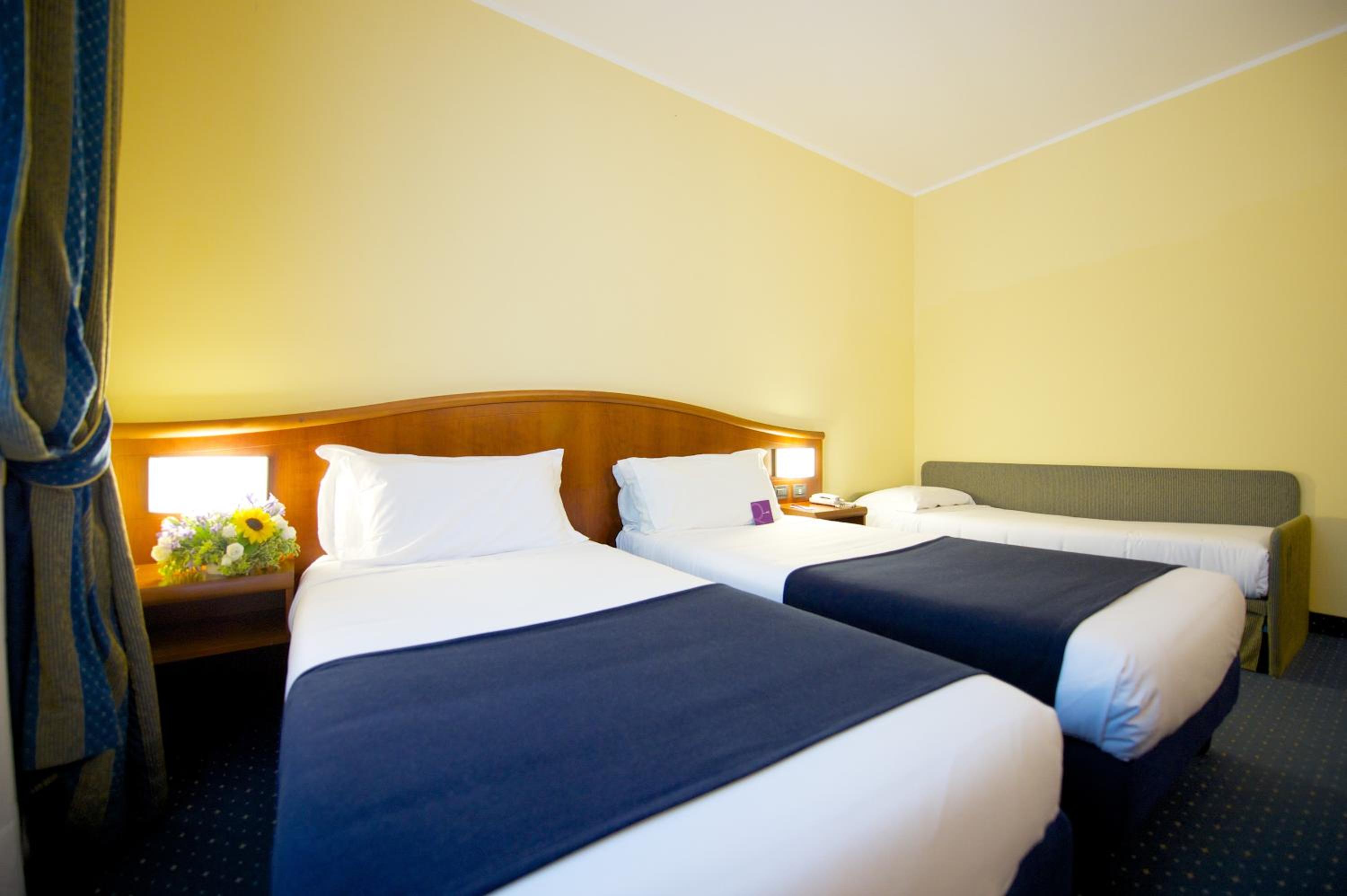 Standard Triple Room - Photo 7