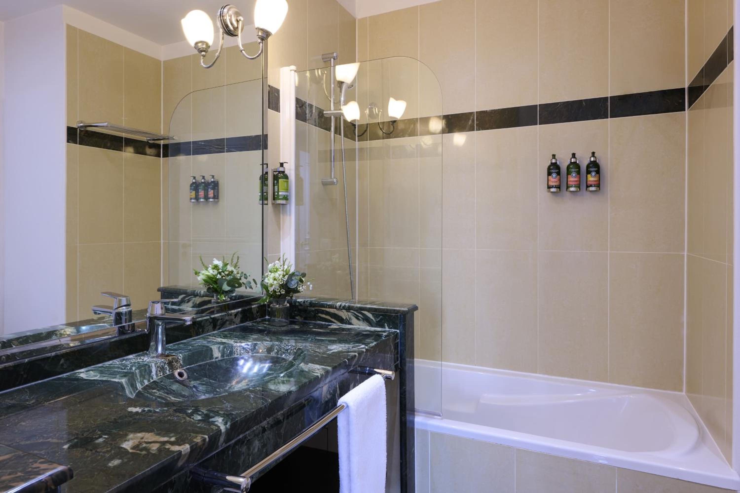 Deluxe King Suite