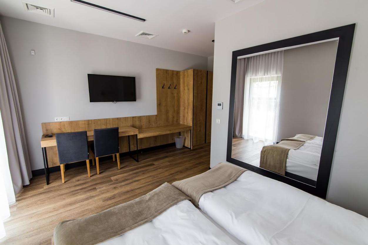 Double or Twin Room with Garden View - Photo 9