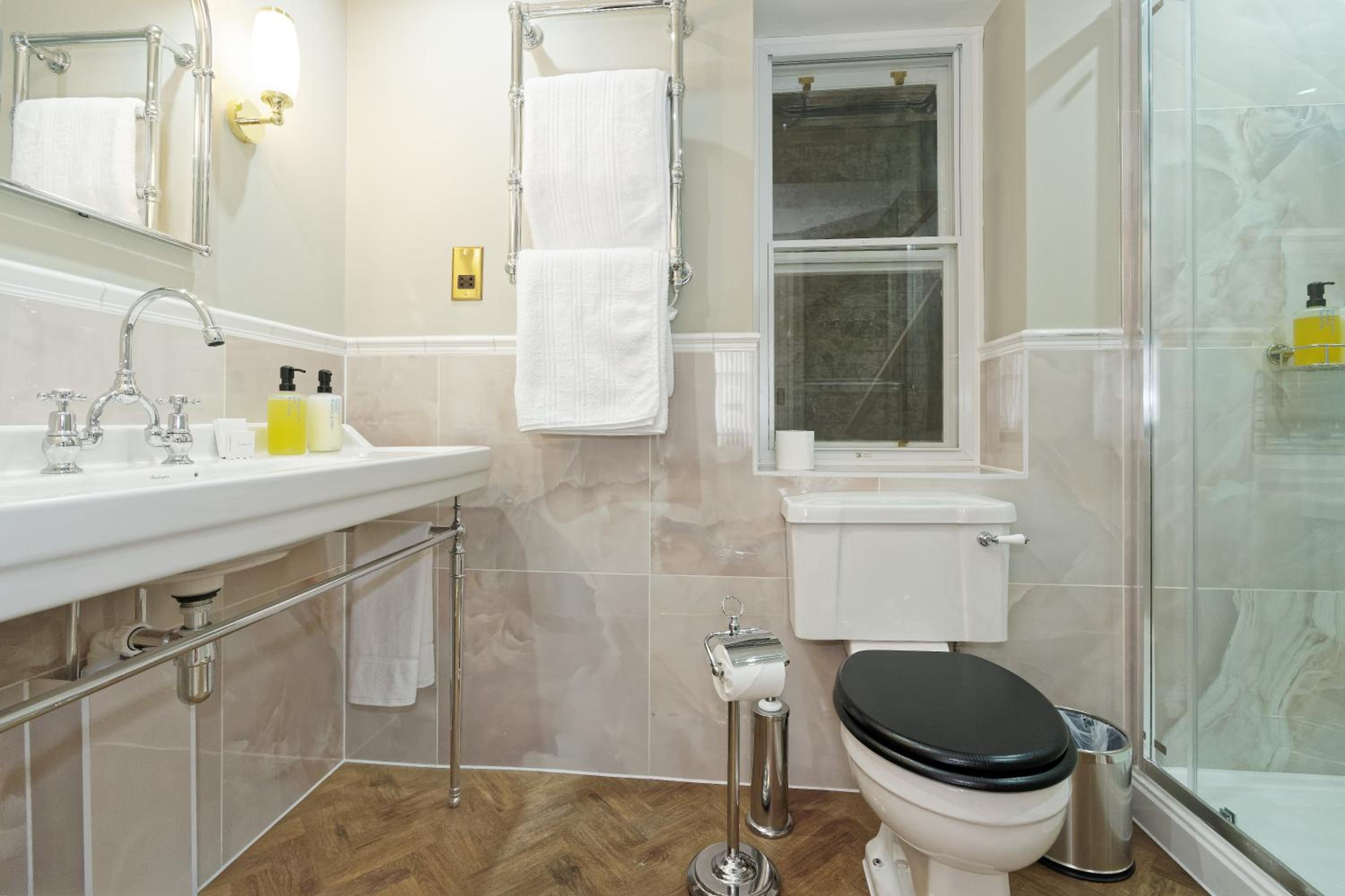 Superior Twin Room with City View photo 1