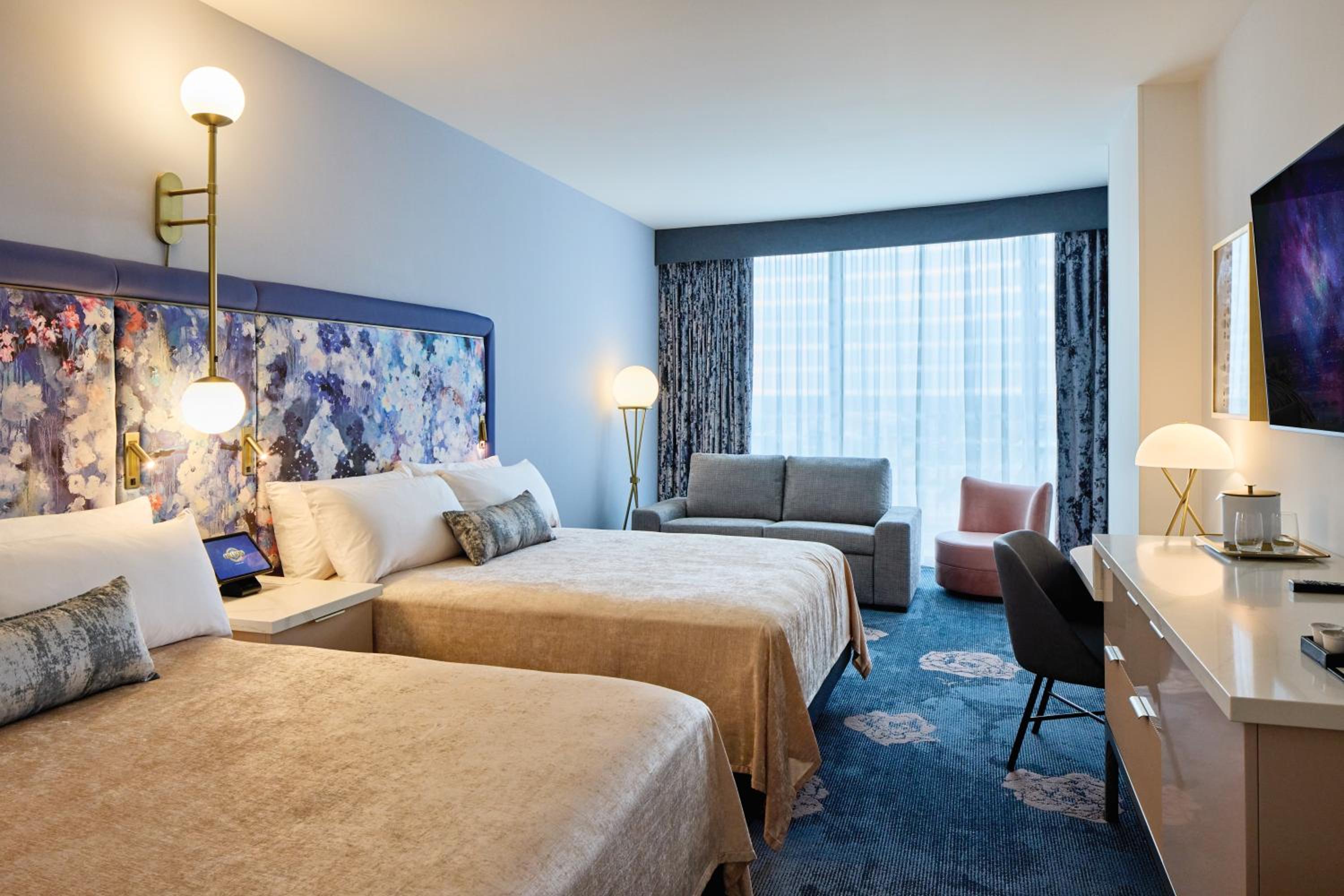 Deluxe Mobility Accessible 2 Queen Beds w/ ADA Tub (Dedicated Entrance to Epic Universe**)