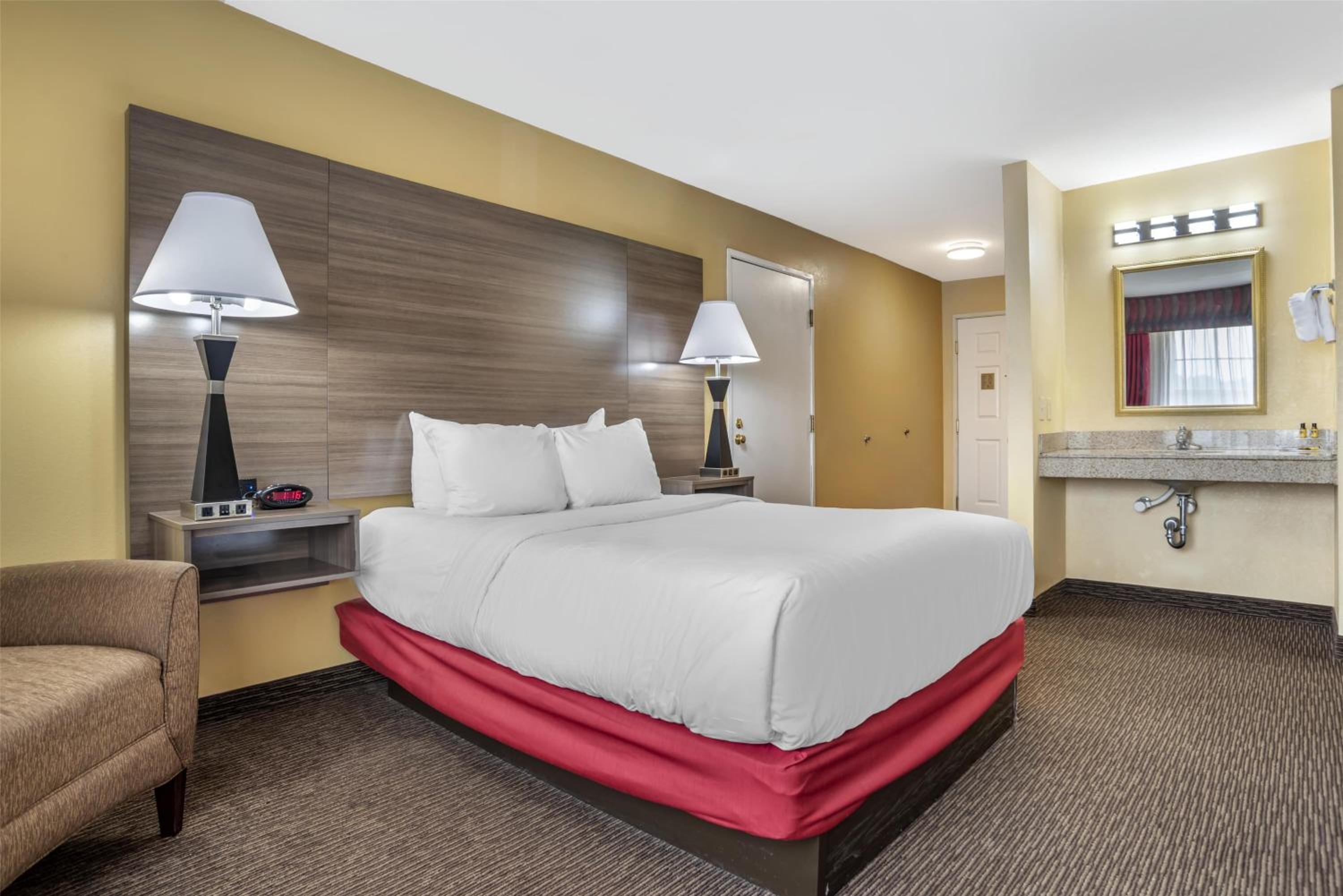 Queen Room - Disability Access - Photo 2