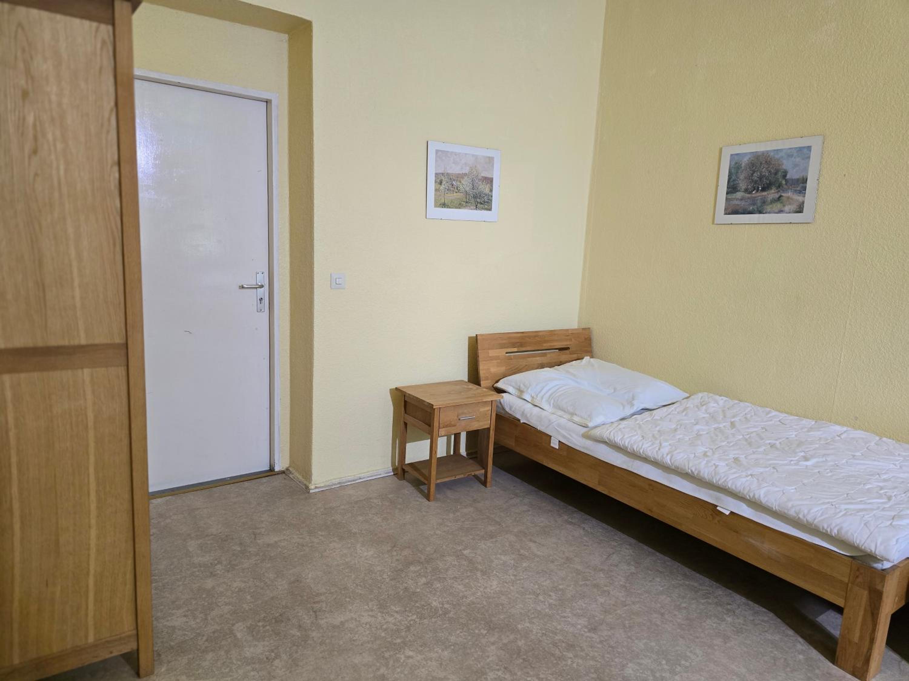 Single Room with Shared Shower and Toilet photo 1