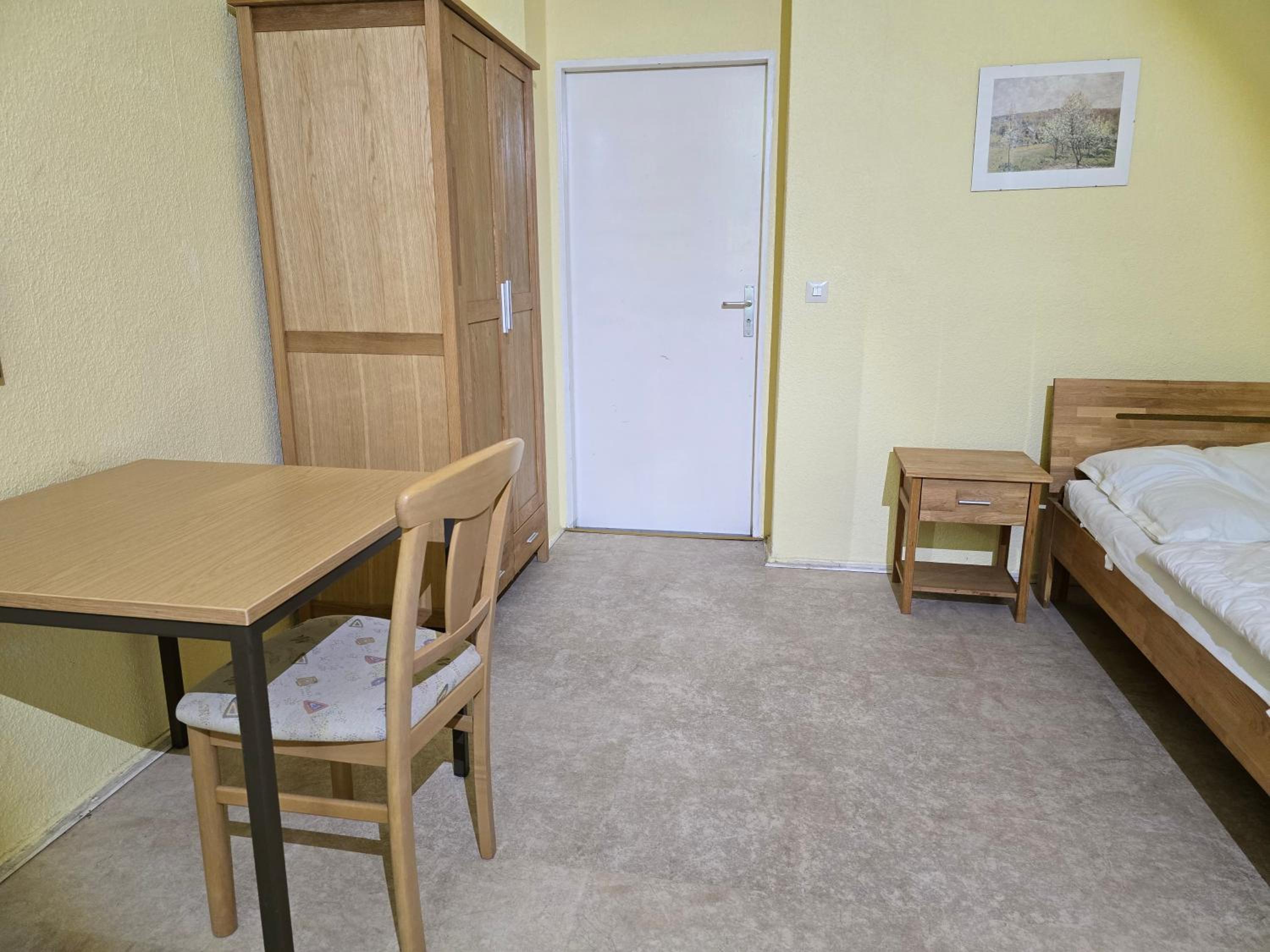 Single Room with Shared Shower and Toilet photo 2