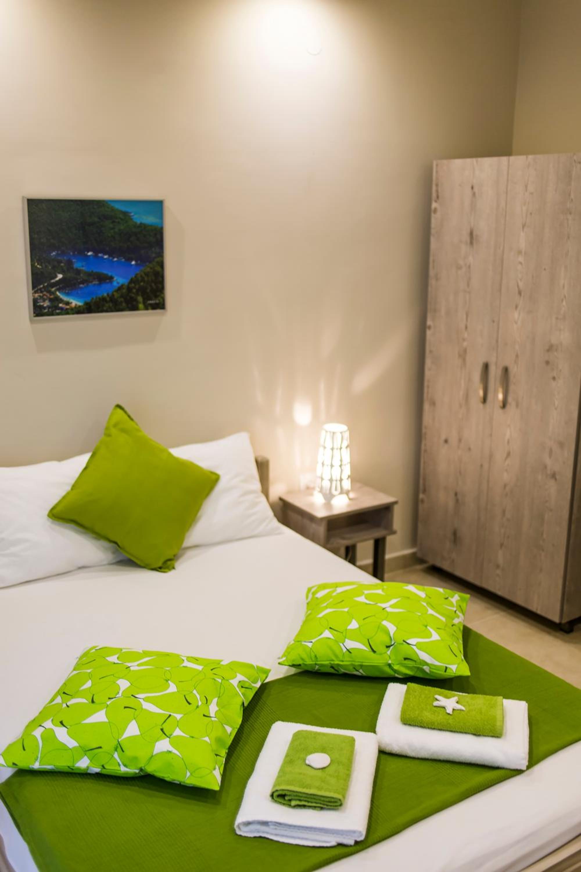 One-Bedroom Apartment (4 Adults) - Photo 14
