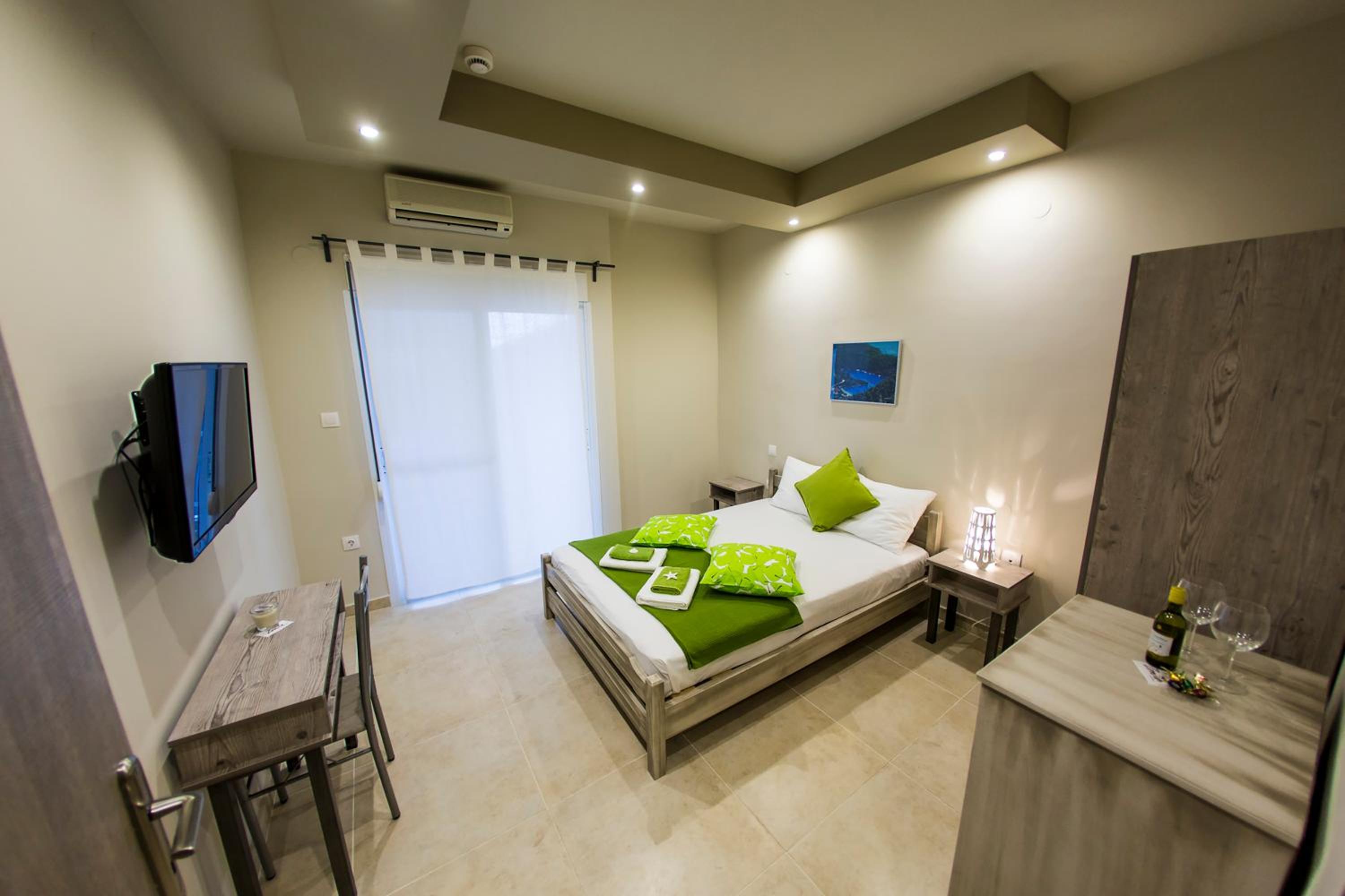 One-Bedroom Apartment (4 Adults) - Photo 2