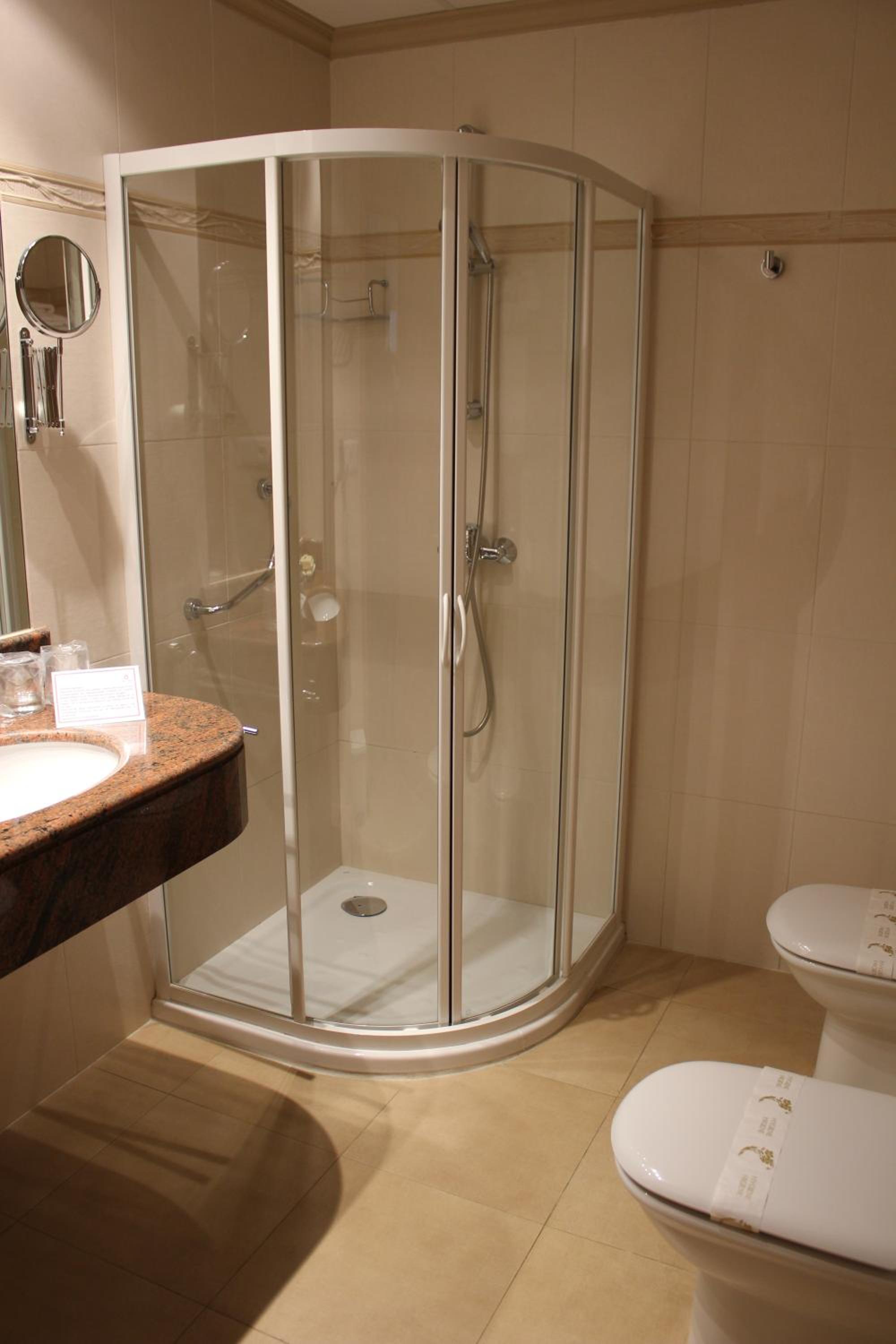 Twin Room - Photo 3