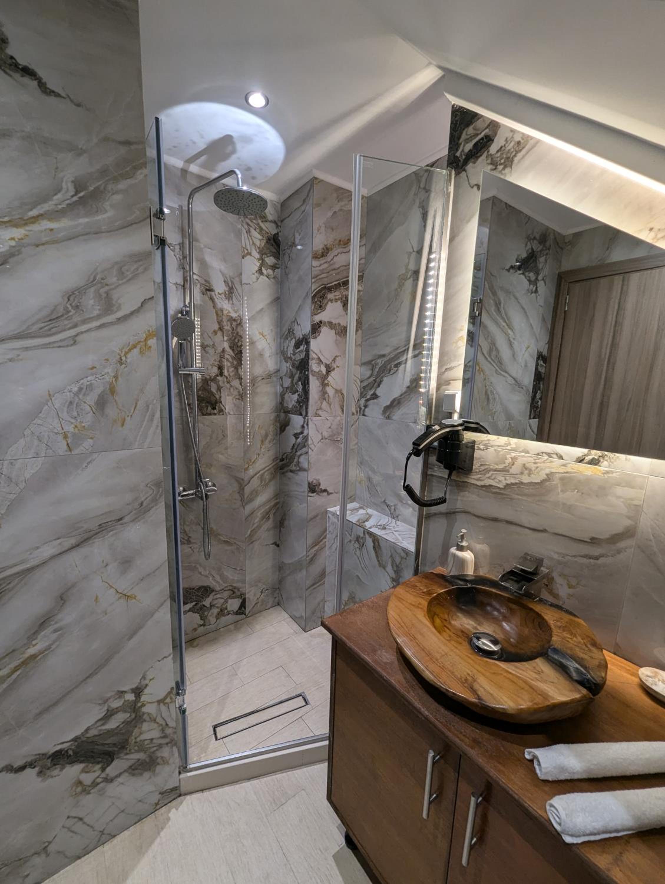 Deluxe Family Suite