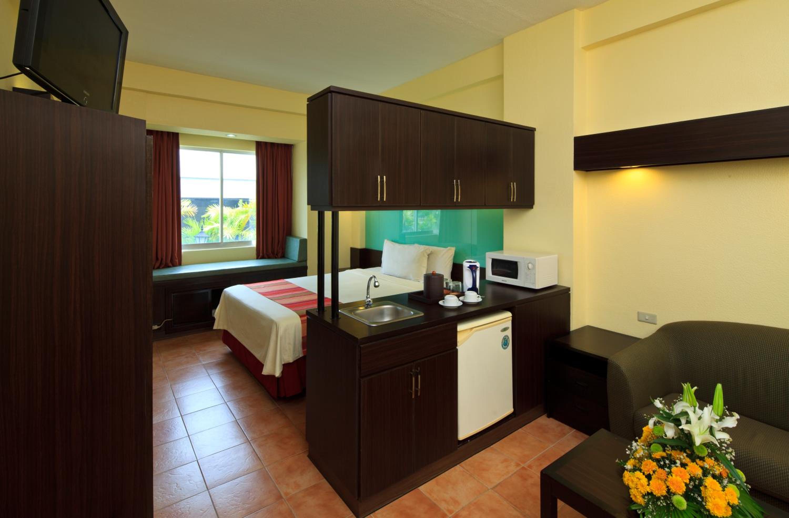 1 Queen Bed Suite - Photo 8