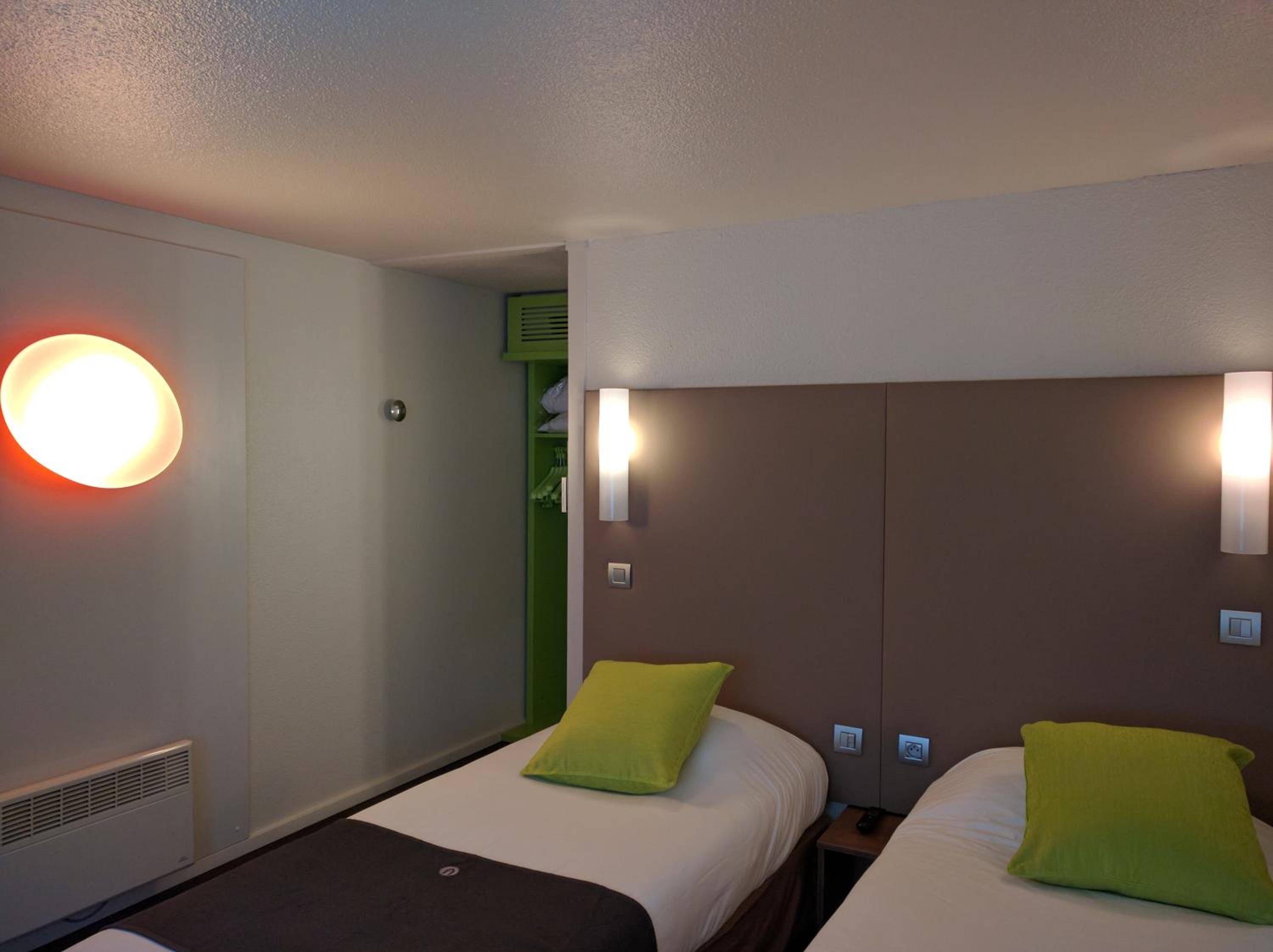 Standard Twin Room - Photo 5