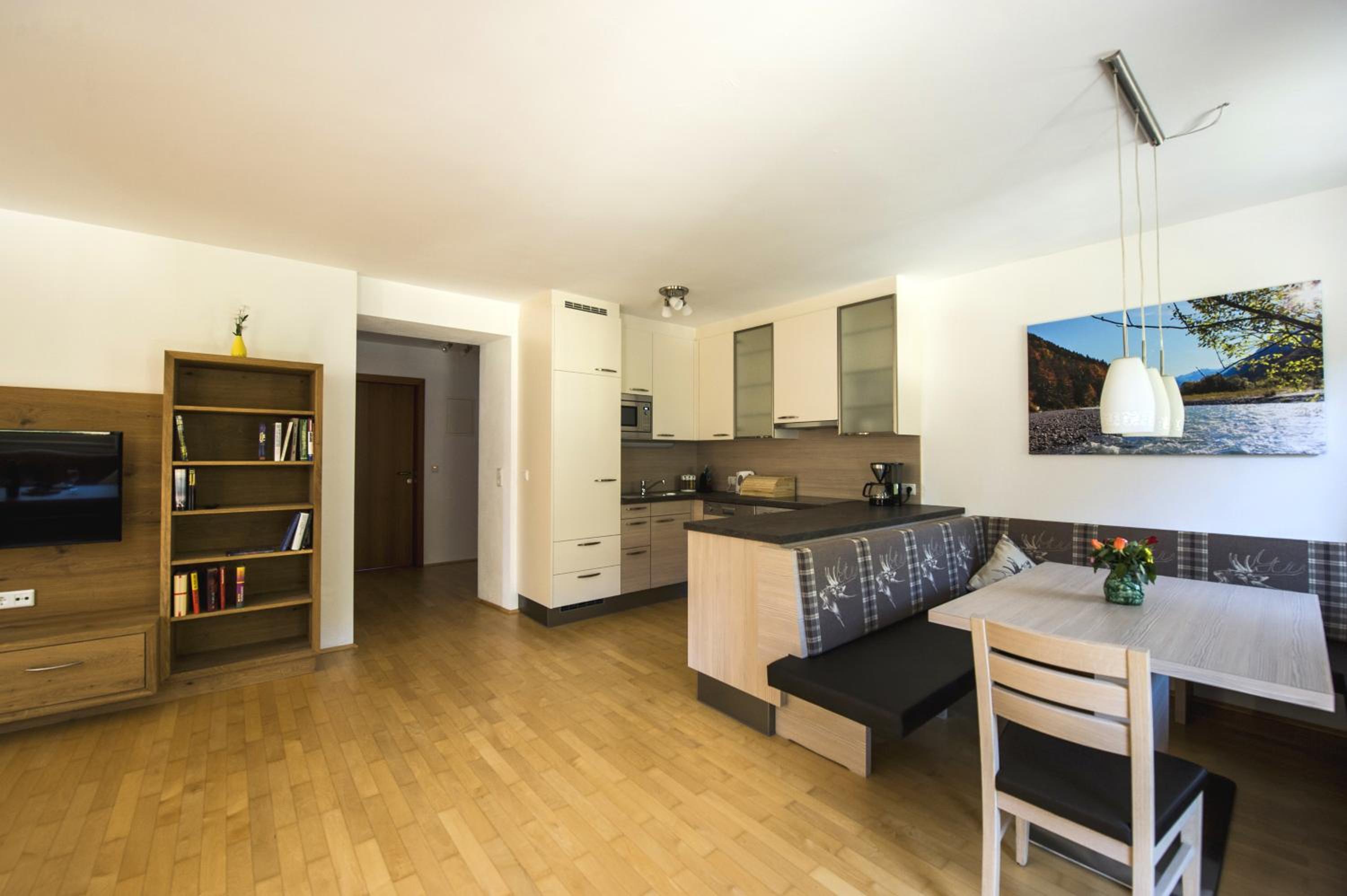One-Bedroom Apartment with Balcony photo 3