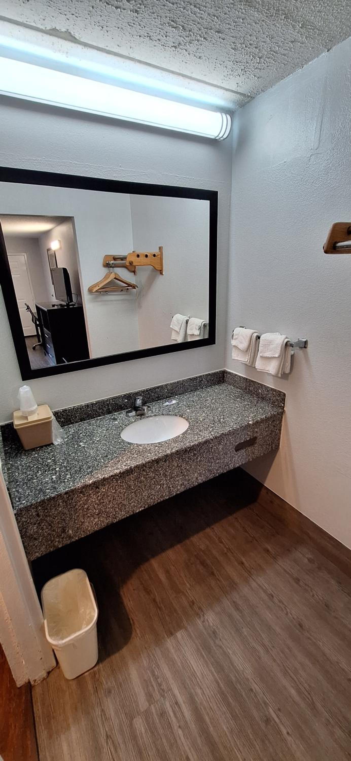 King Room - Disability Access - Photo 2