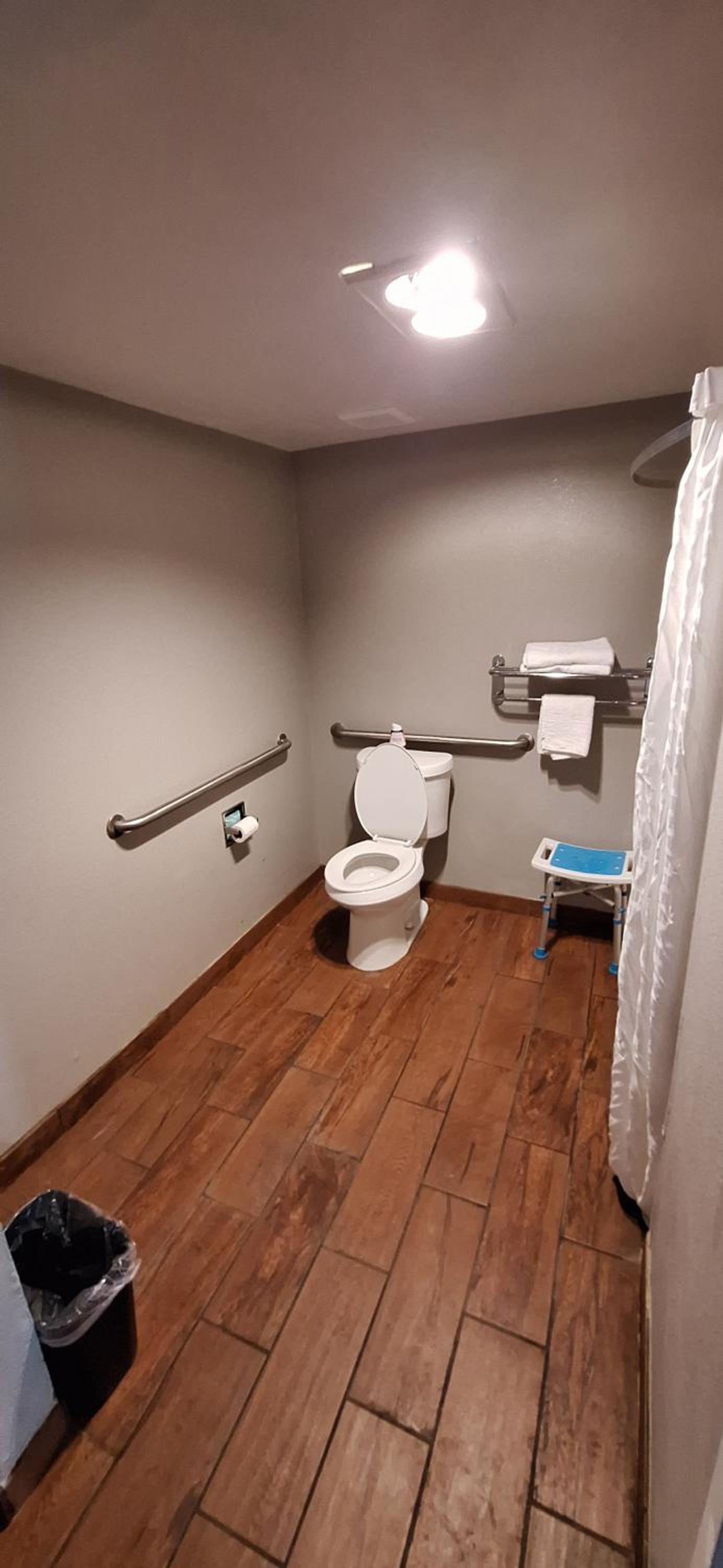 King Room - Disability Access - Photo 4