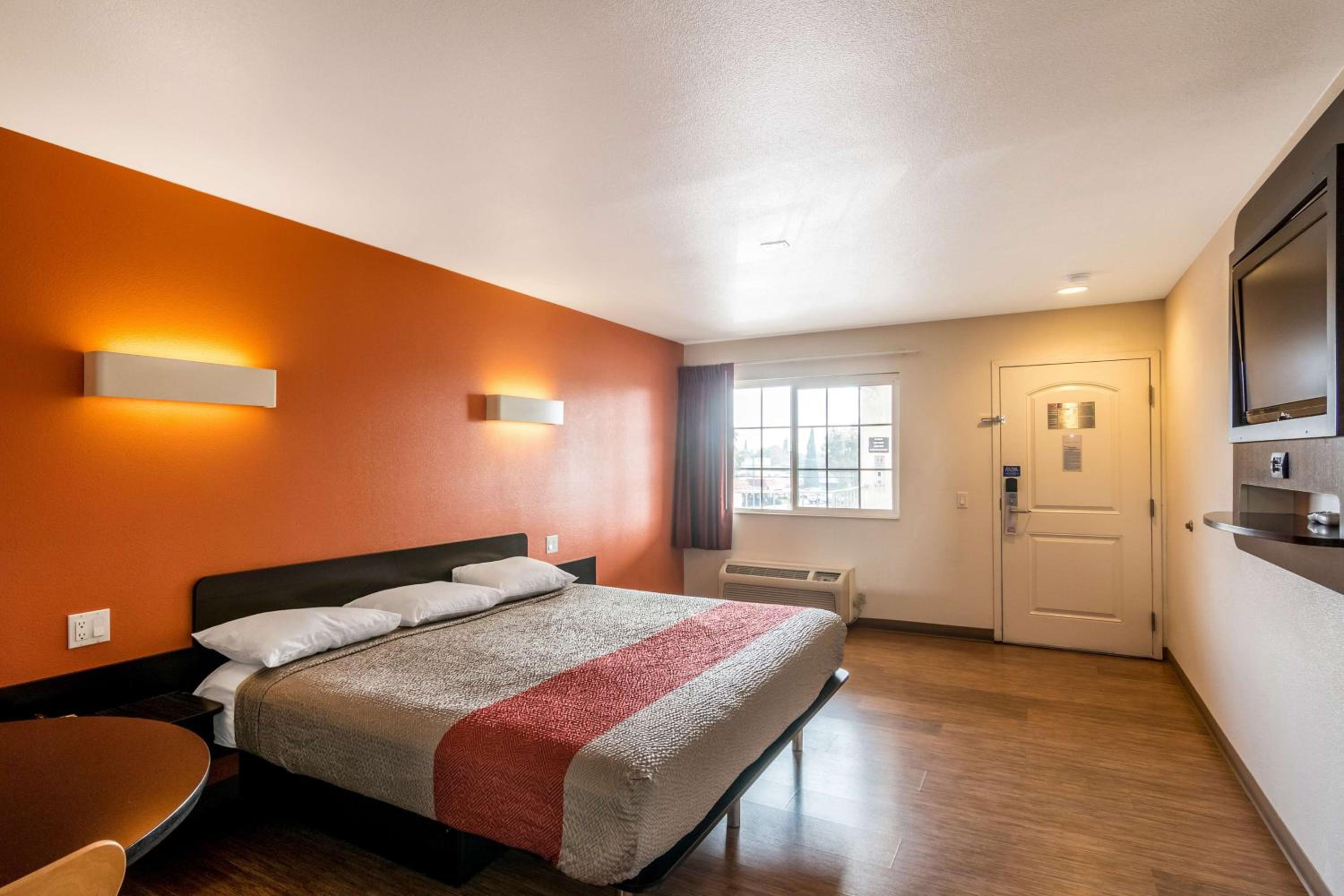 Deluxe King Room - Smoking