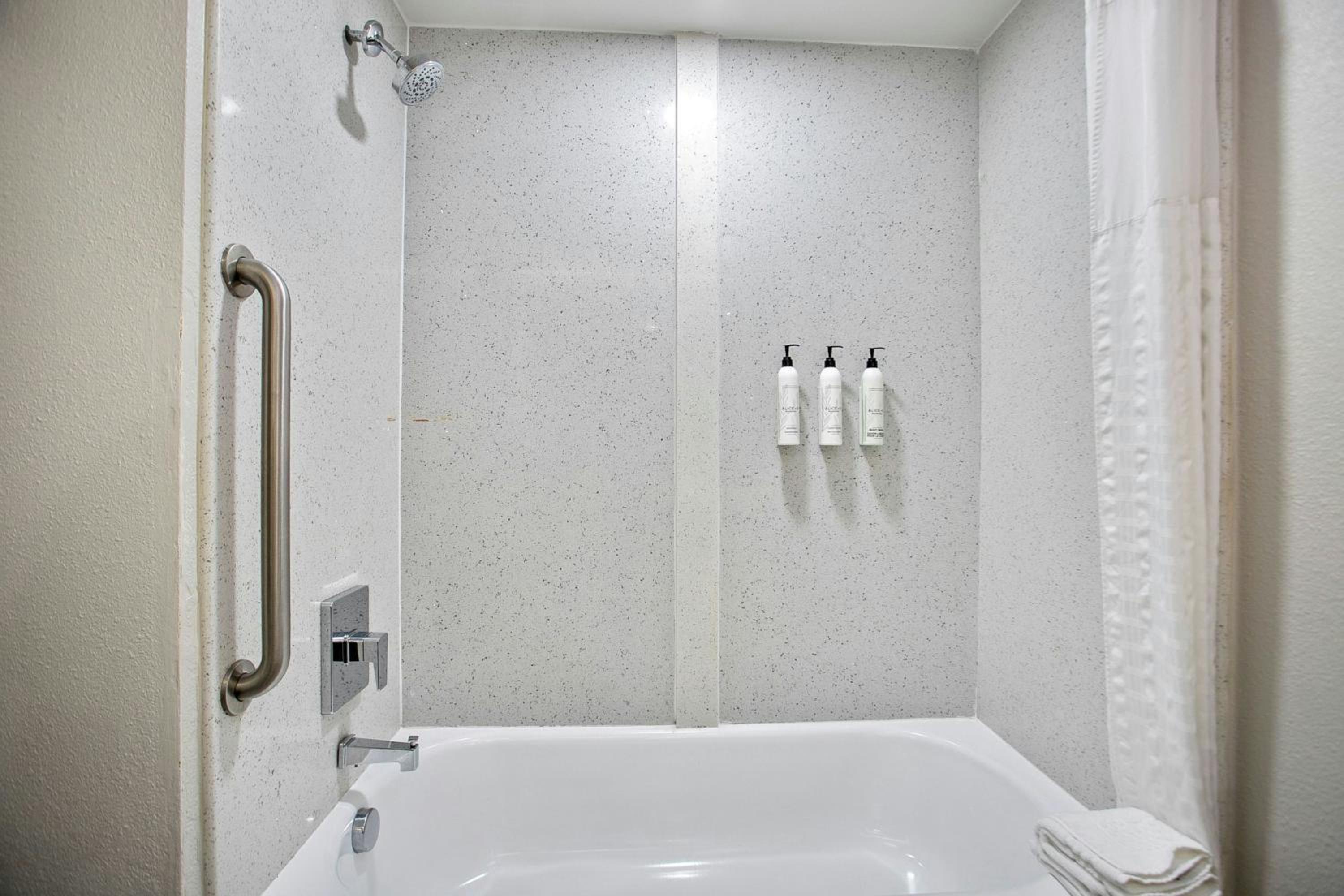 Standard Queen Room with Two Queen Beds and Tub - Mobility/Hearing Accessible - Photo 12