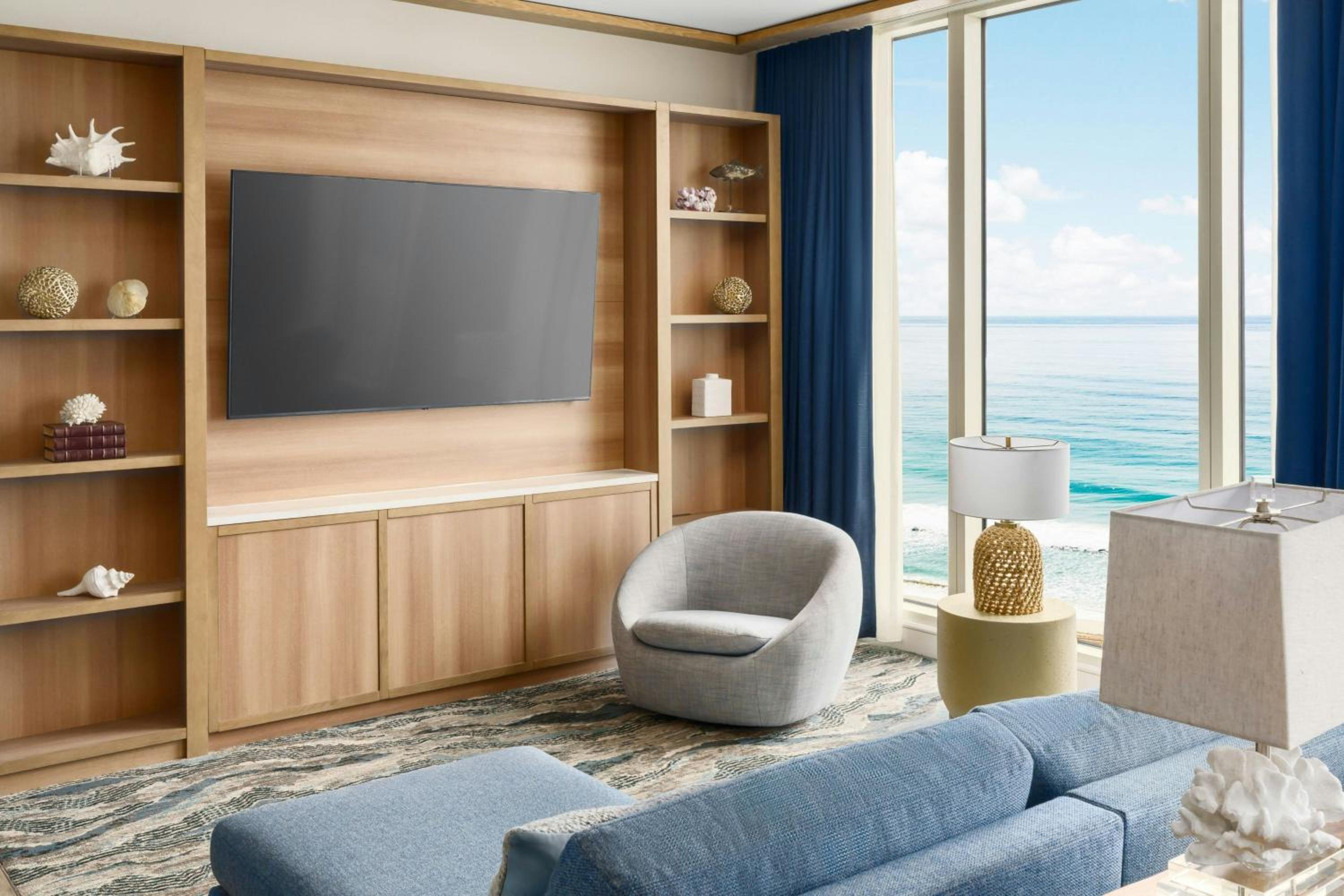 One-Bedroom Penthouse Apartment with King Bed, Oceanfront View, Sofa Bed, Sitting Area and Dining Area - Photo 3
