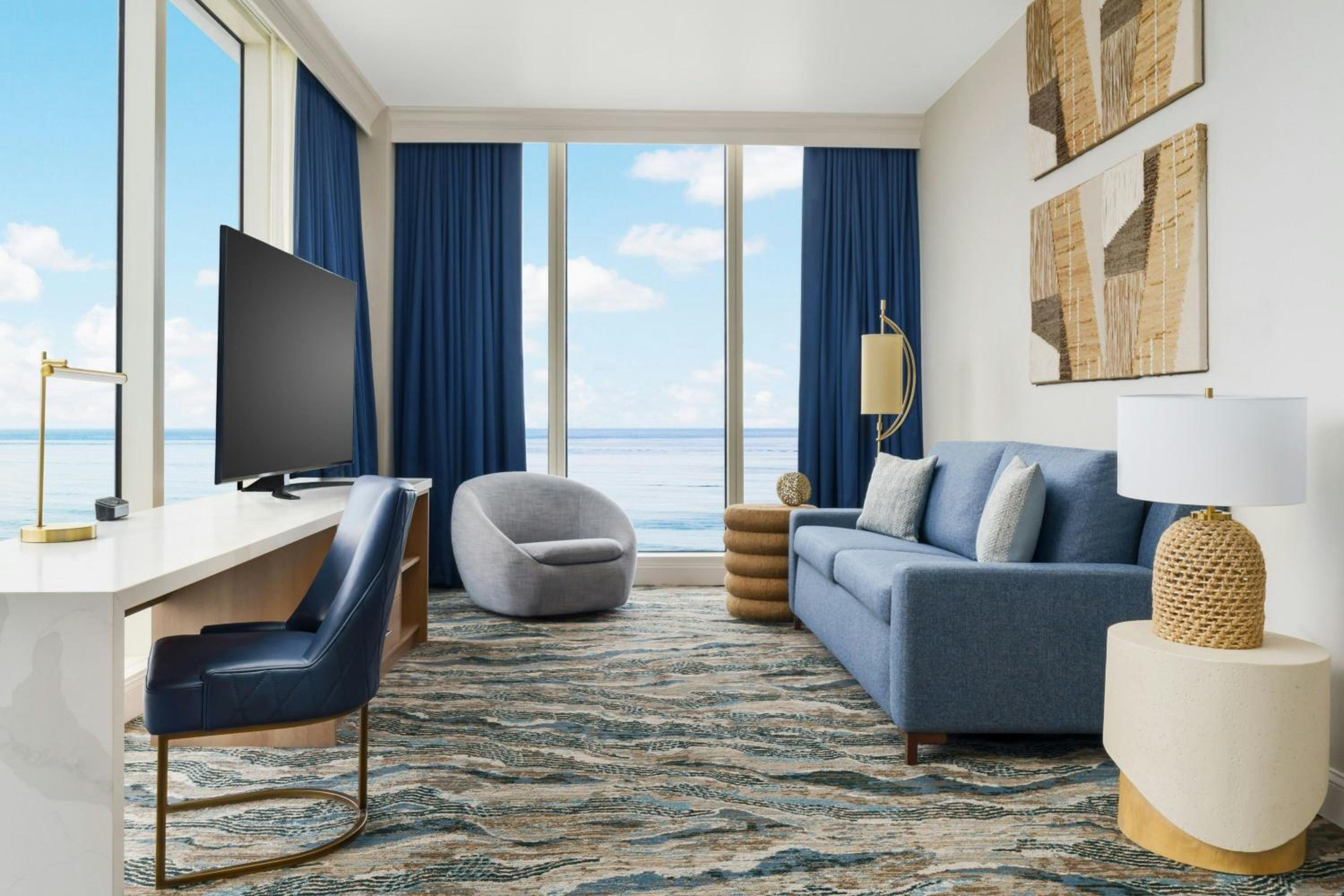 One-Bedroom Superior Suite with Oceanfront Premium and Sofa Bed - Hearing Accessible - Photo 2