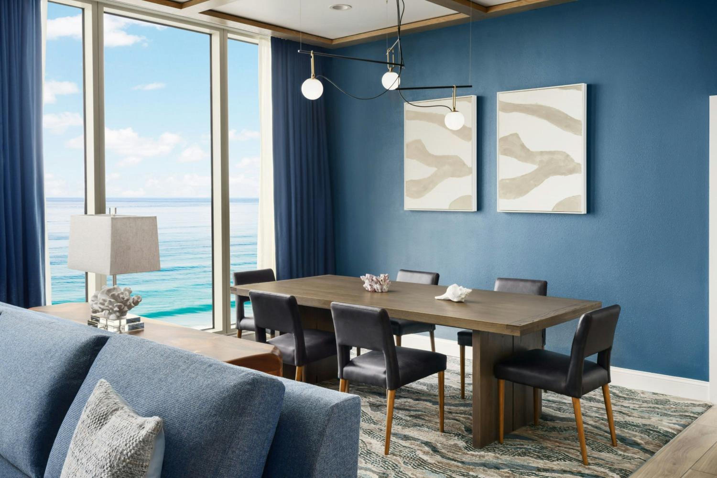 One-Bedroom Penthouse Apartment with King Bed, Oceanfront View, Sofa Bed, Sitting Area and Dining Area - Photo 5