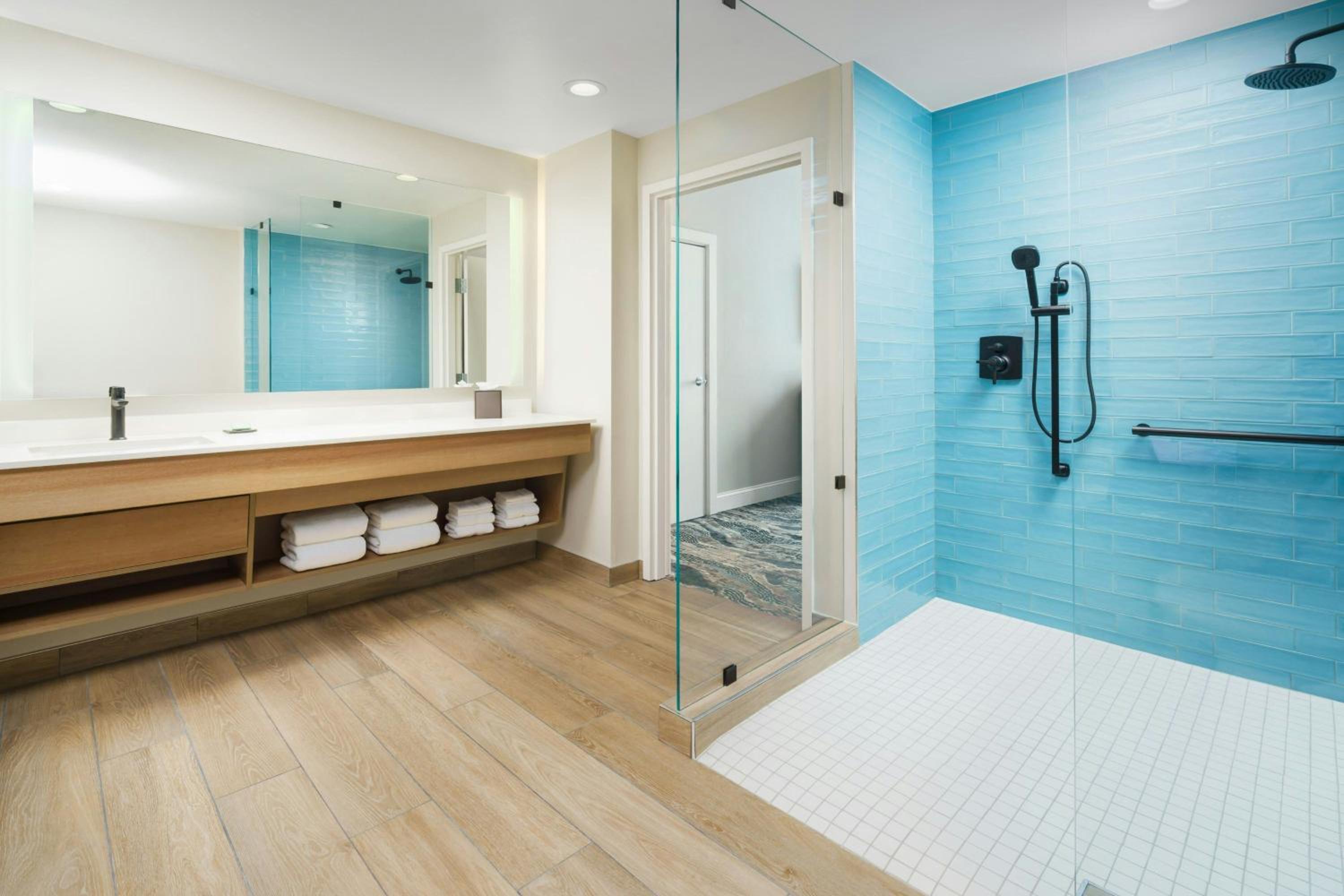 One-Bedroom Superior Suite with Oceanfront Premium and Sofa Bed - Hearing Accessible - Photo 4