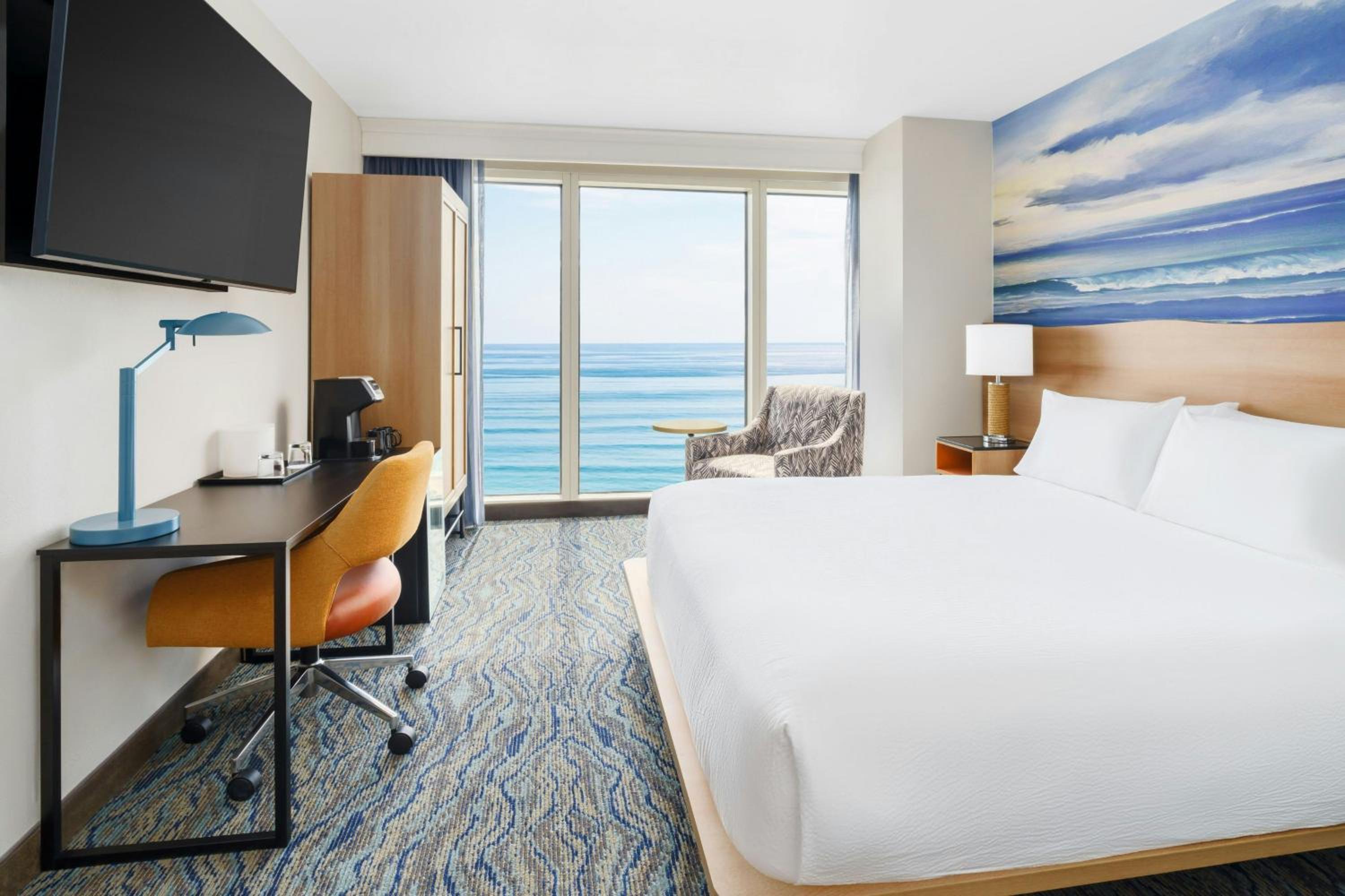 King Room with Oceanfront View and Roll-In Shower - Mobility Access - Photo 1