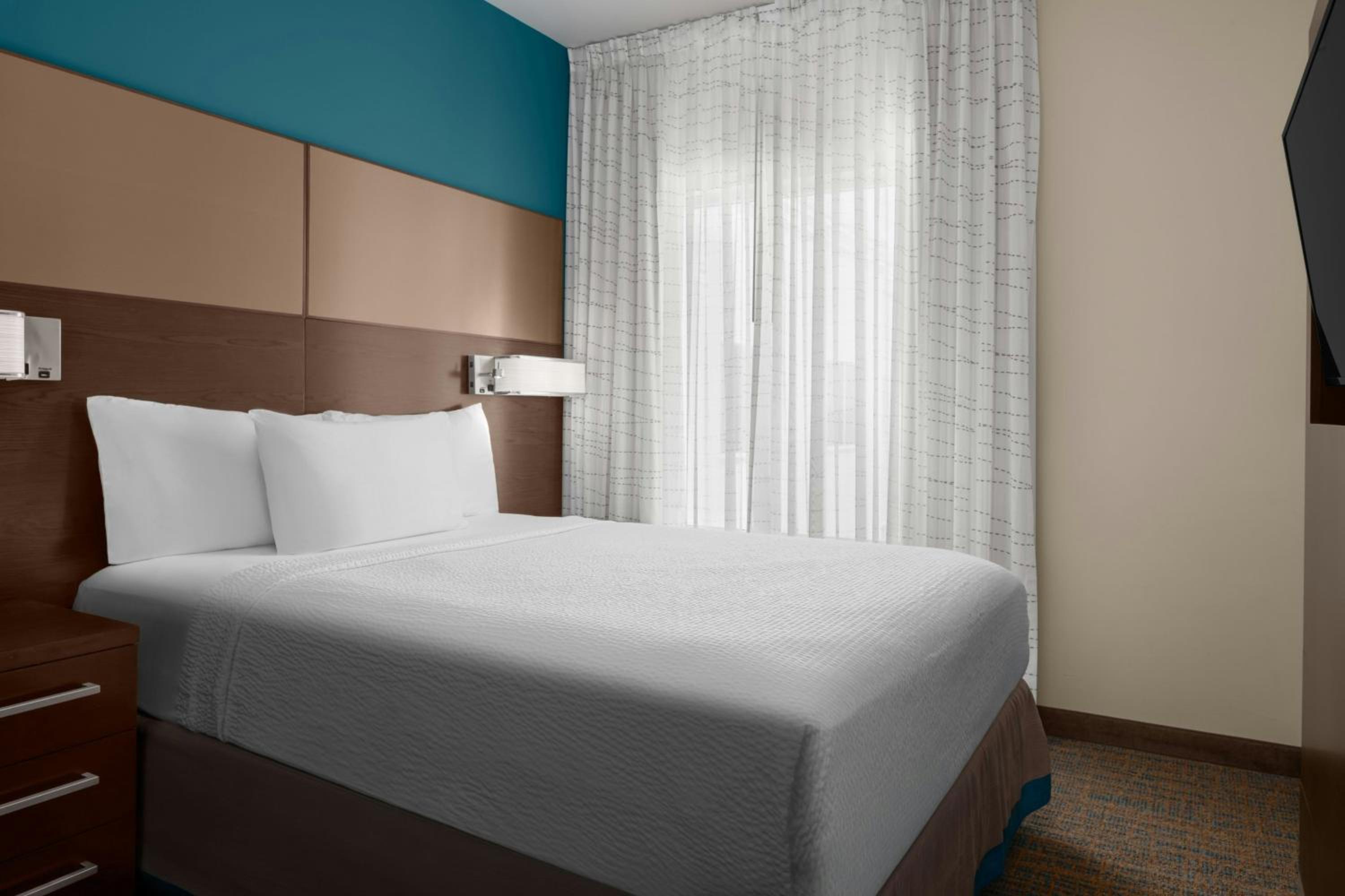 One-Bedroom Corner King Suite with Sofa Bed and Roll-In Shower - Mobility/Hearing Accessible