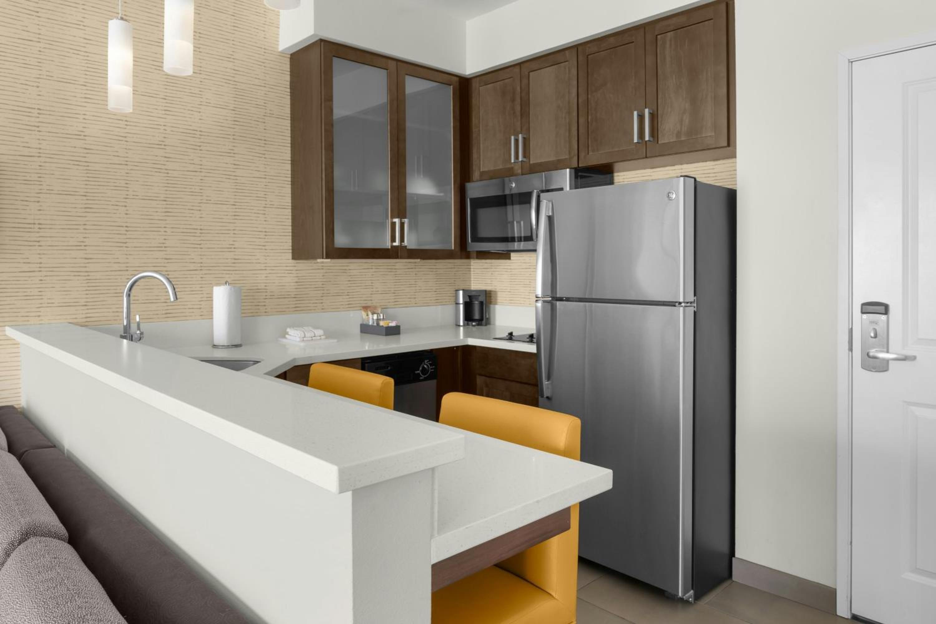 Two-Bedroom Suite - Hearing Accessible photo 3