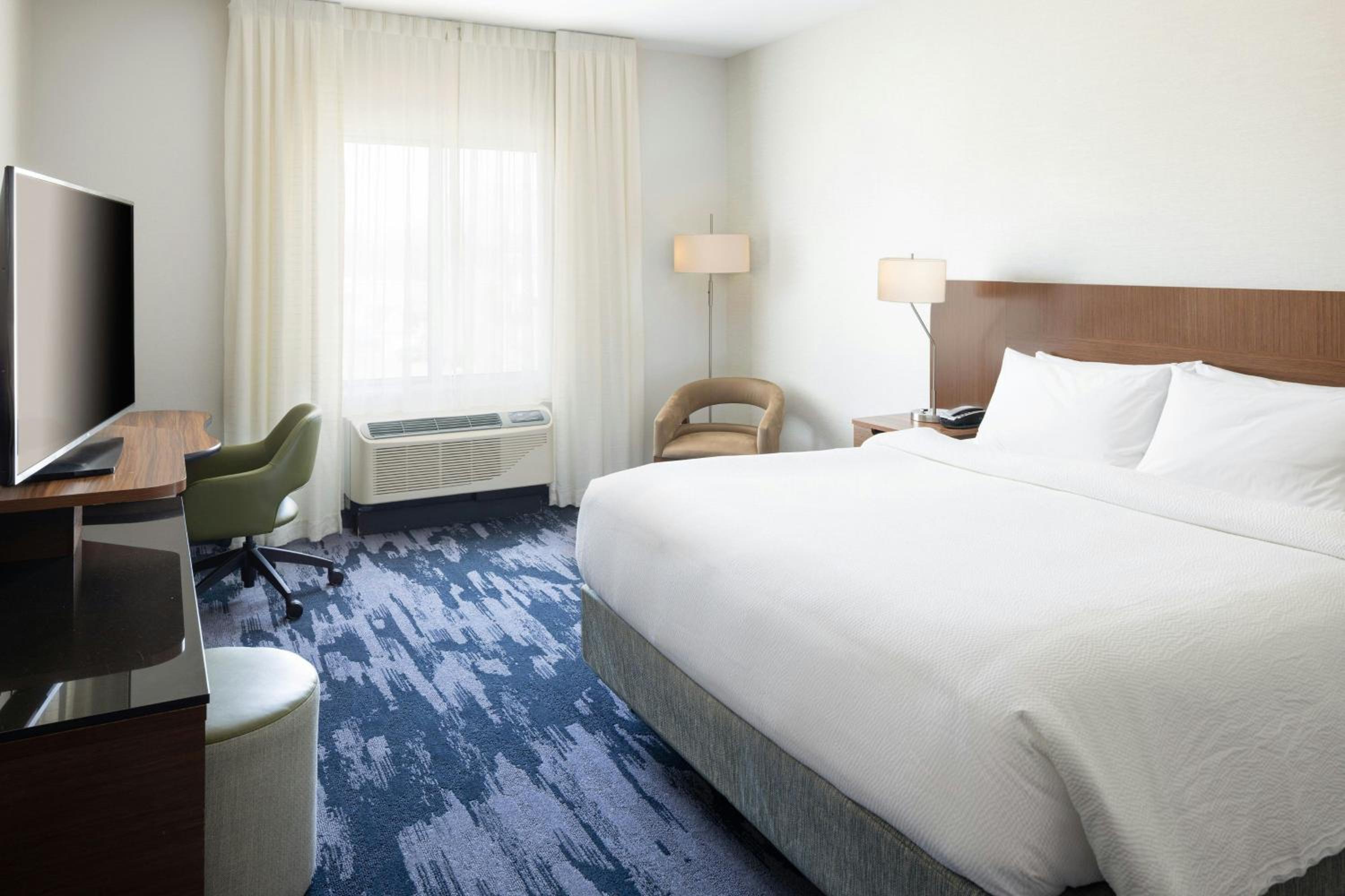 King Room - Hearing Accessible photo 1