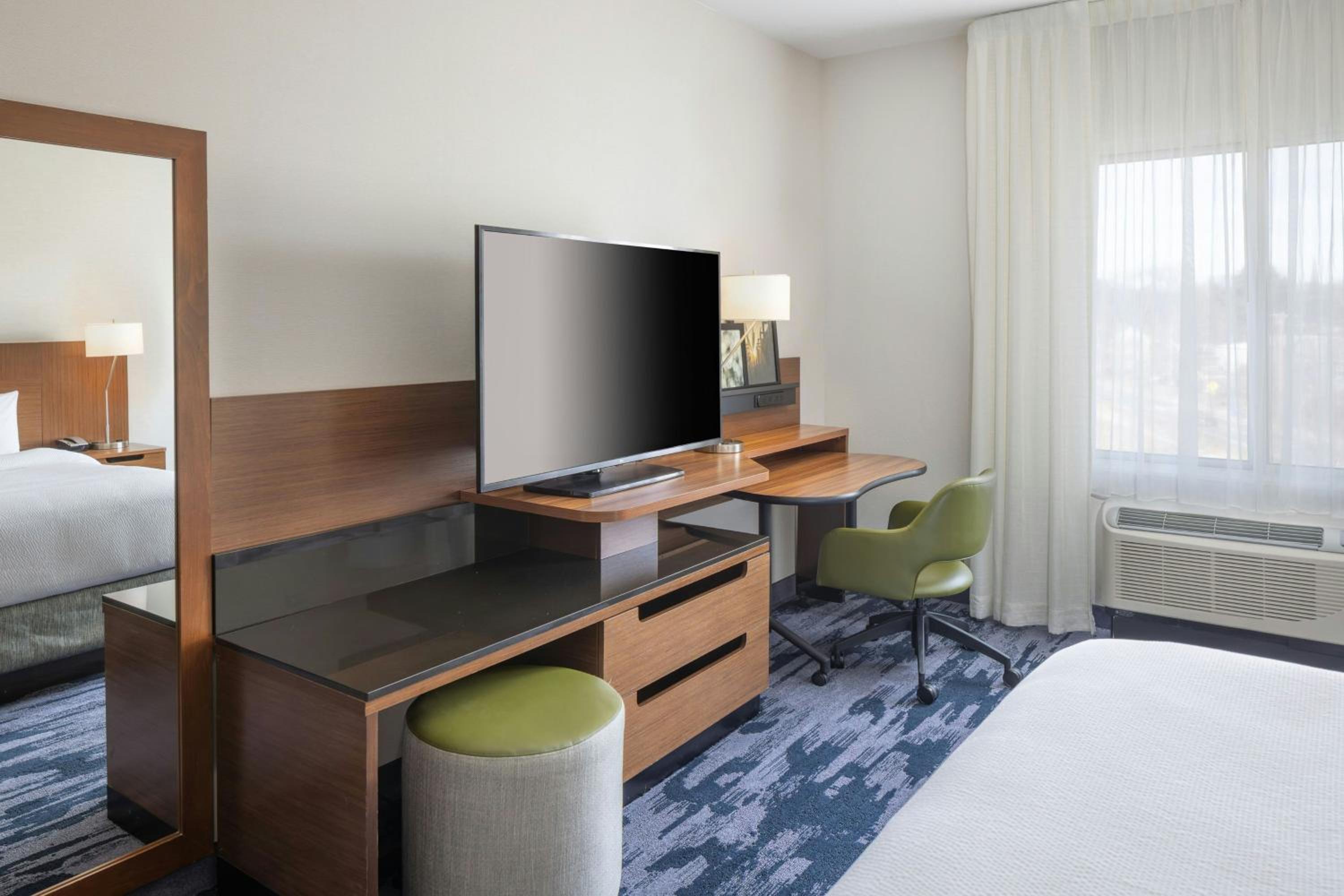 King Room - Hearing Accessible photo 2