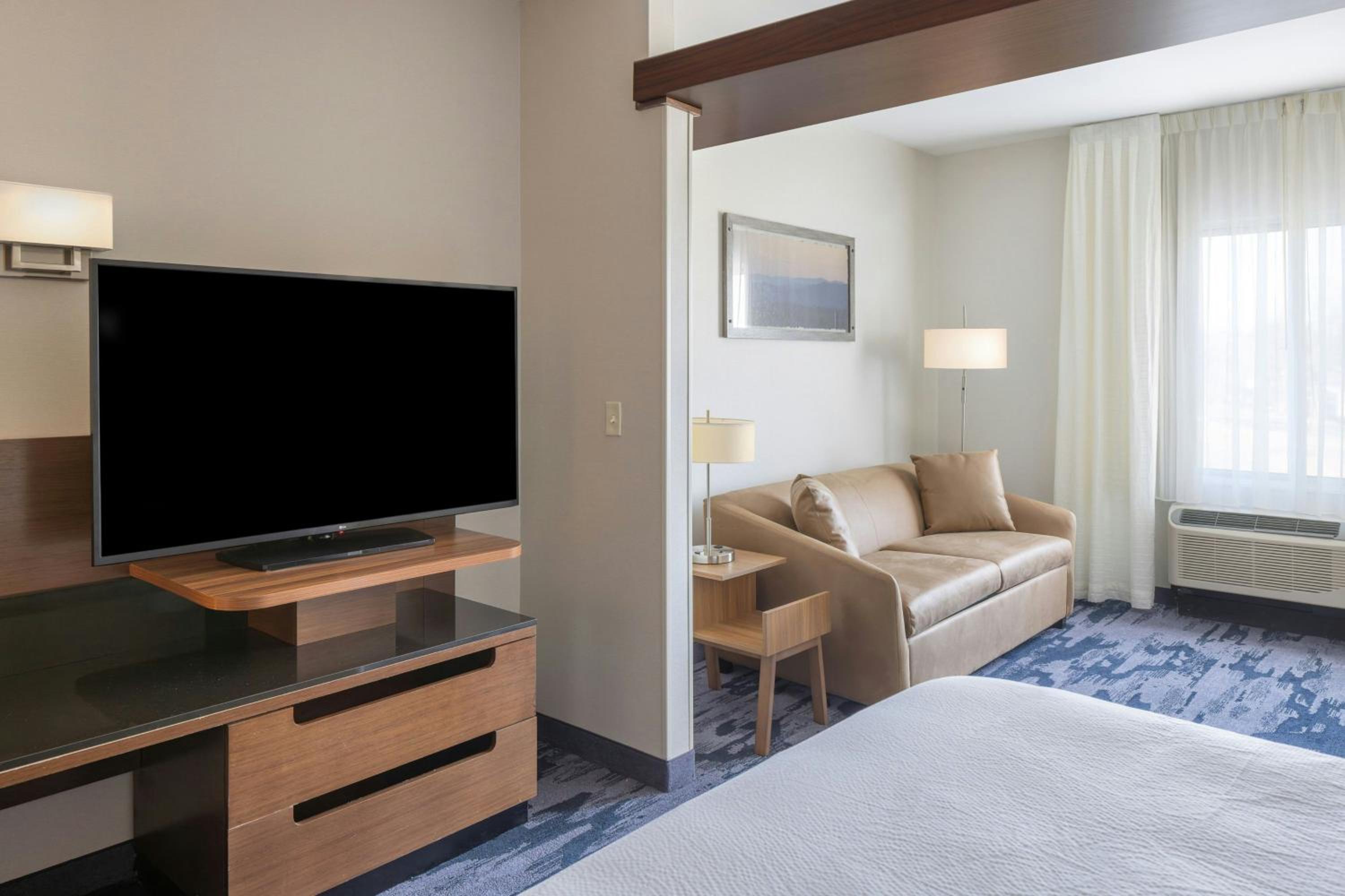Studio with King Bed and Sofa Bed photo 2