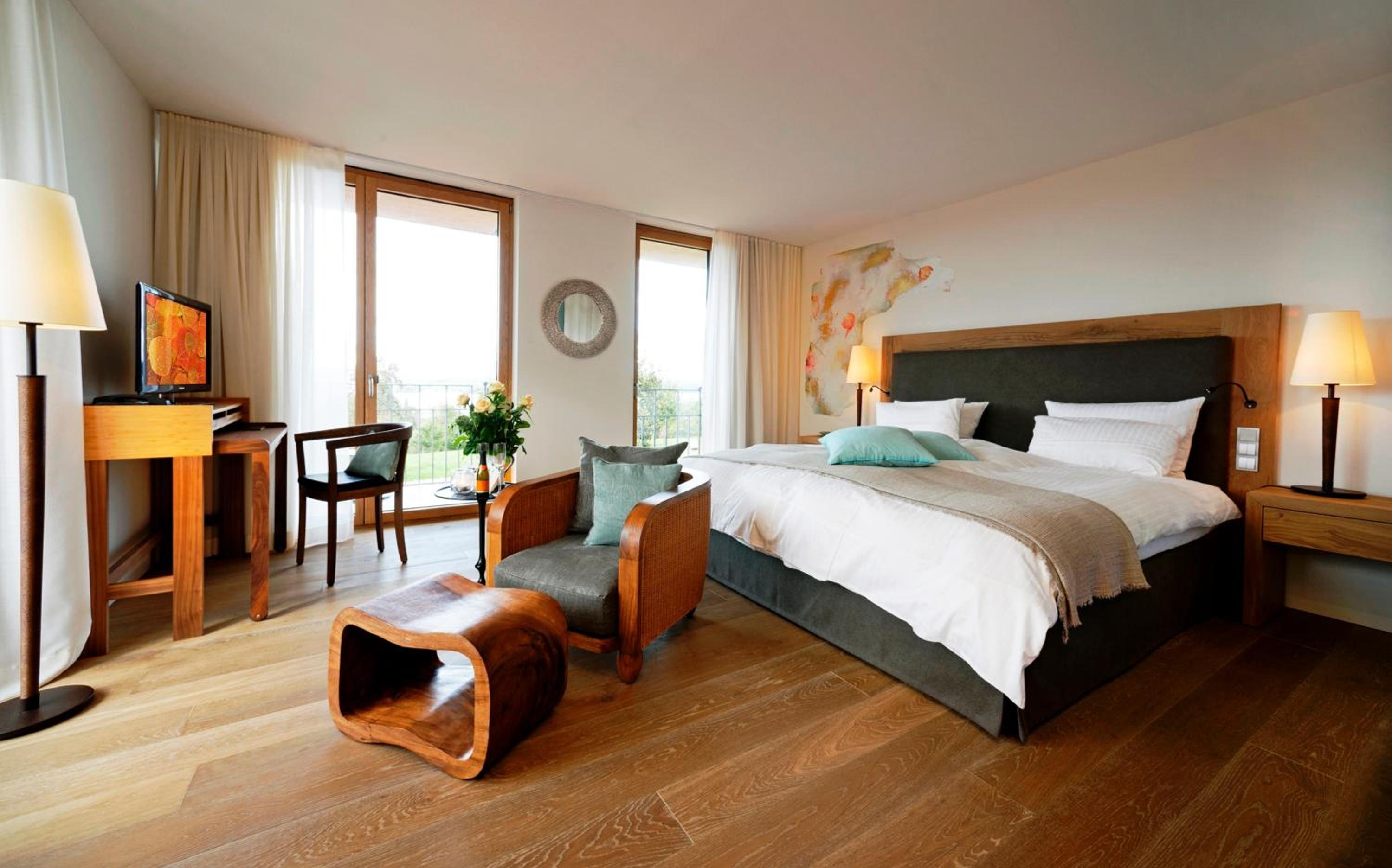 Double Room Superior with partial Lake View