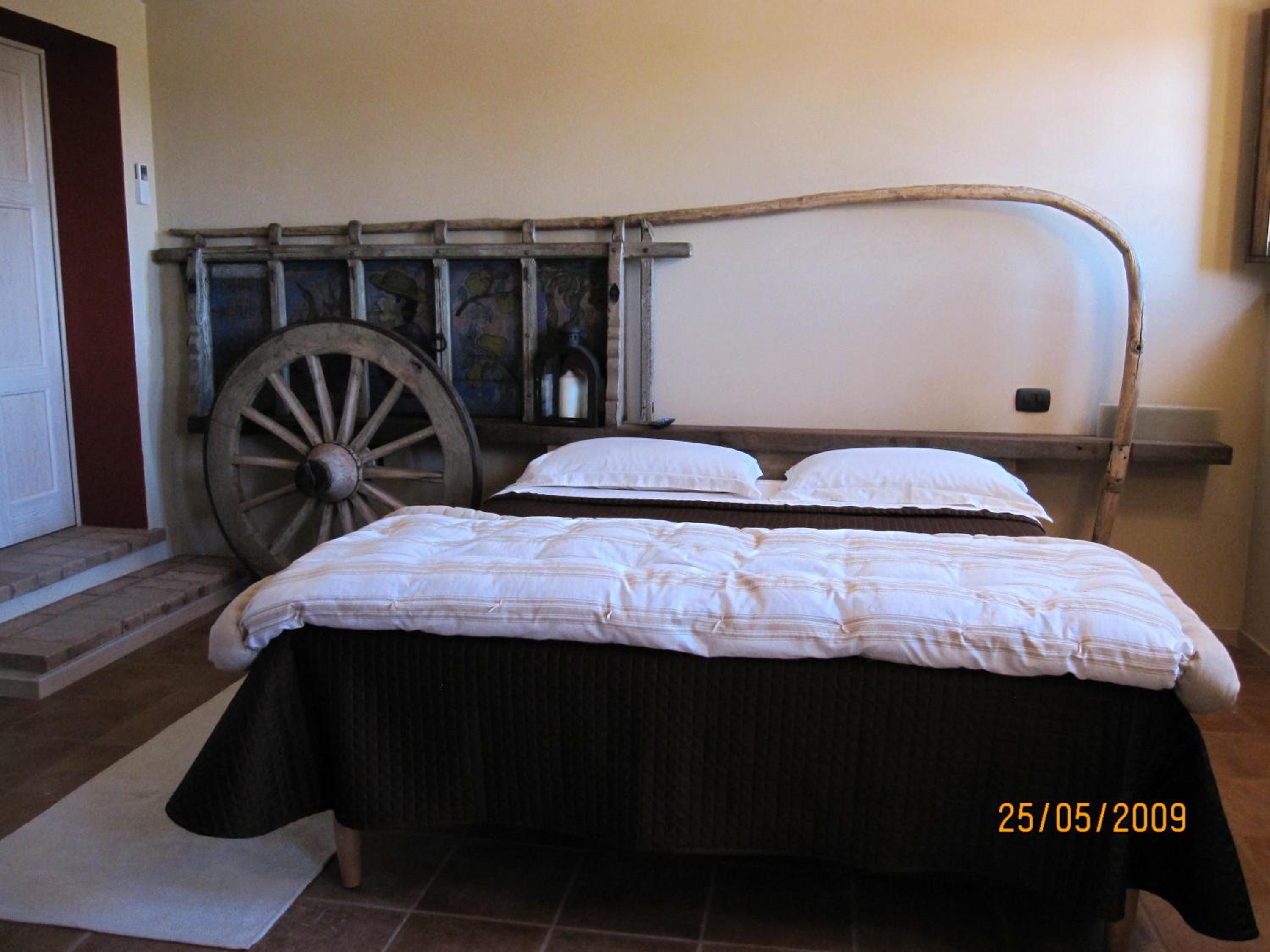 Double Room with Spa Bath - Photo 3