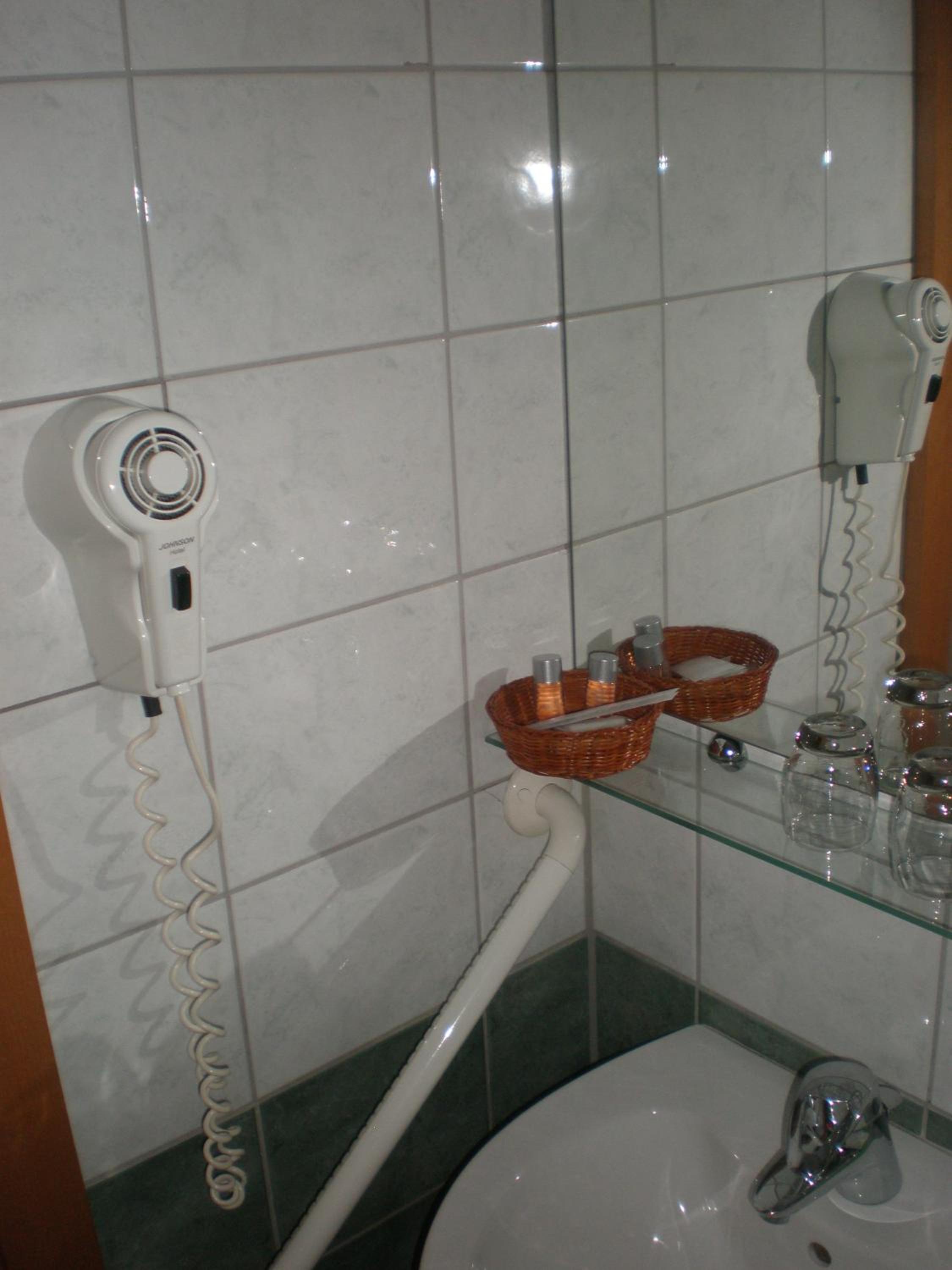 Double or Twin Room - Photo 14