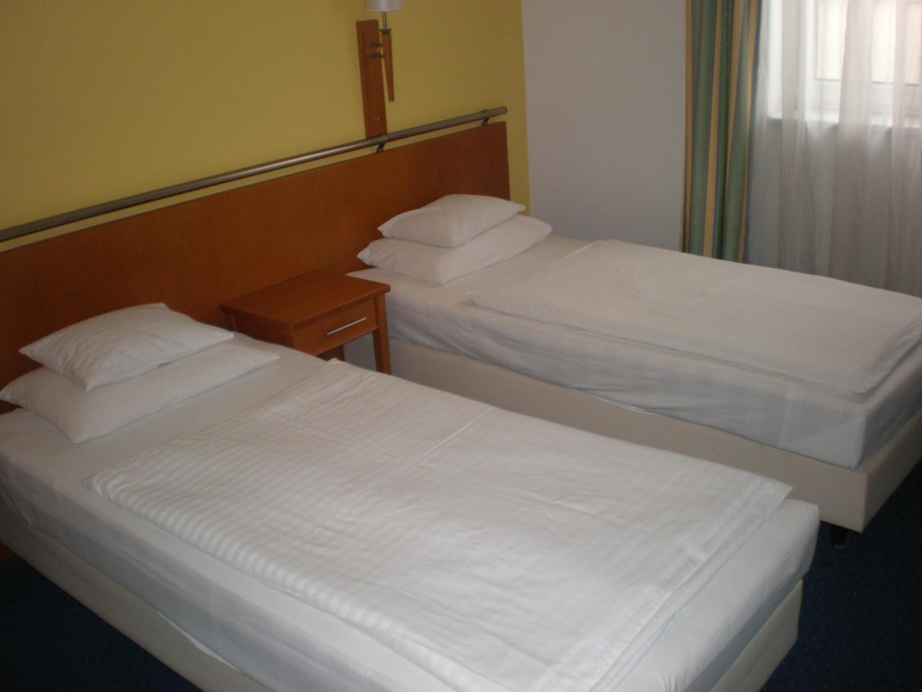 Double or Twin Room - Photo 12