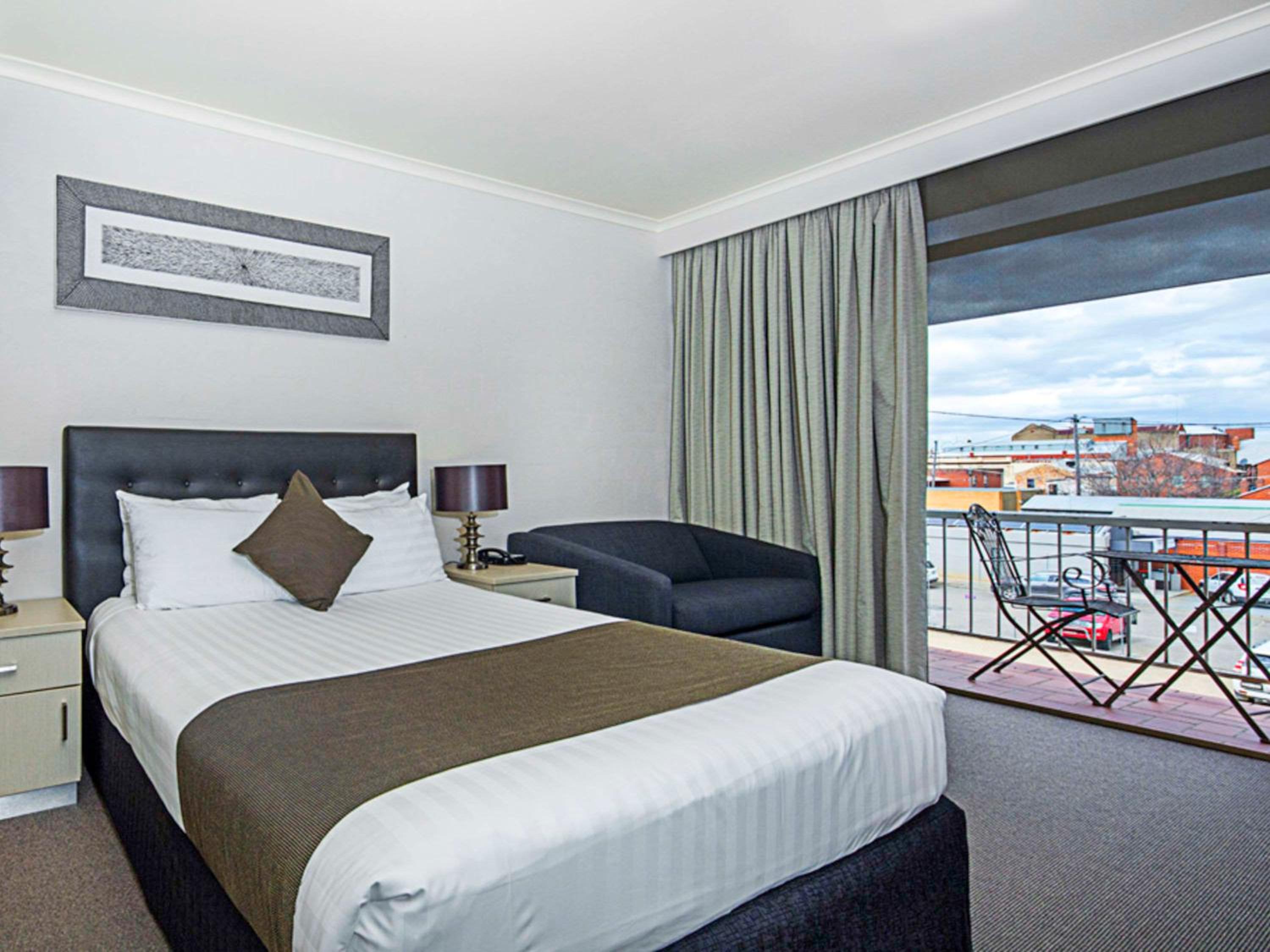 Family Deluxe Double Room with Sofa Bed photo 2