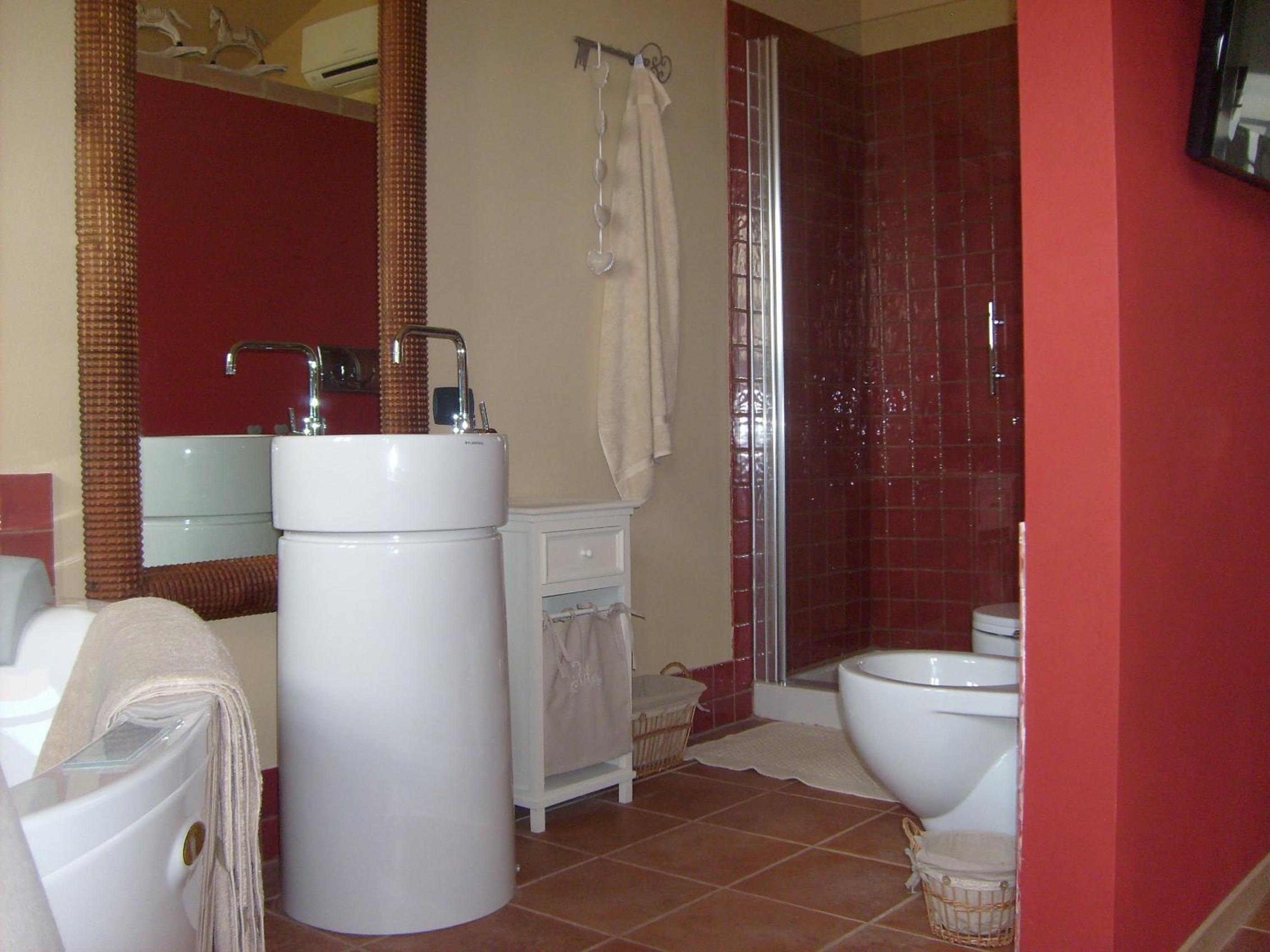 Double Room with Spa Bath - Photo 10