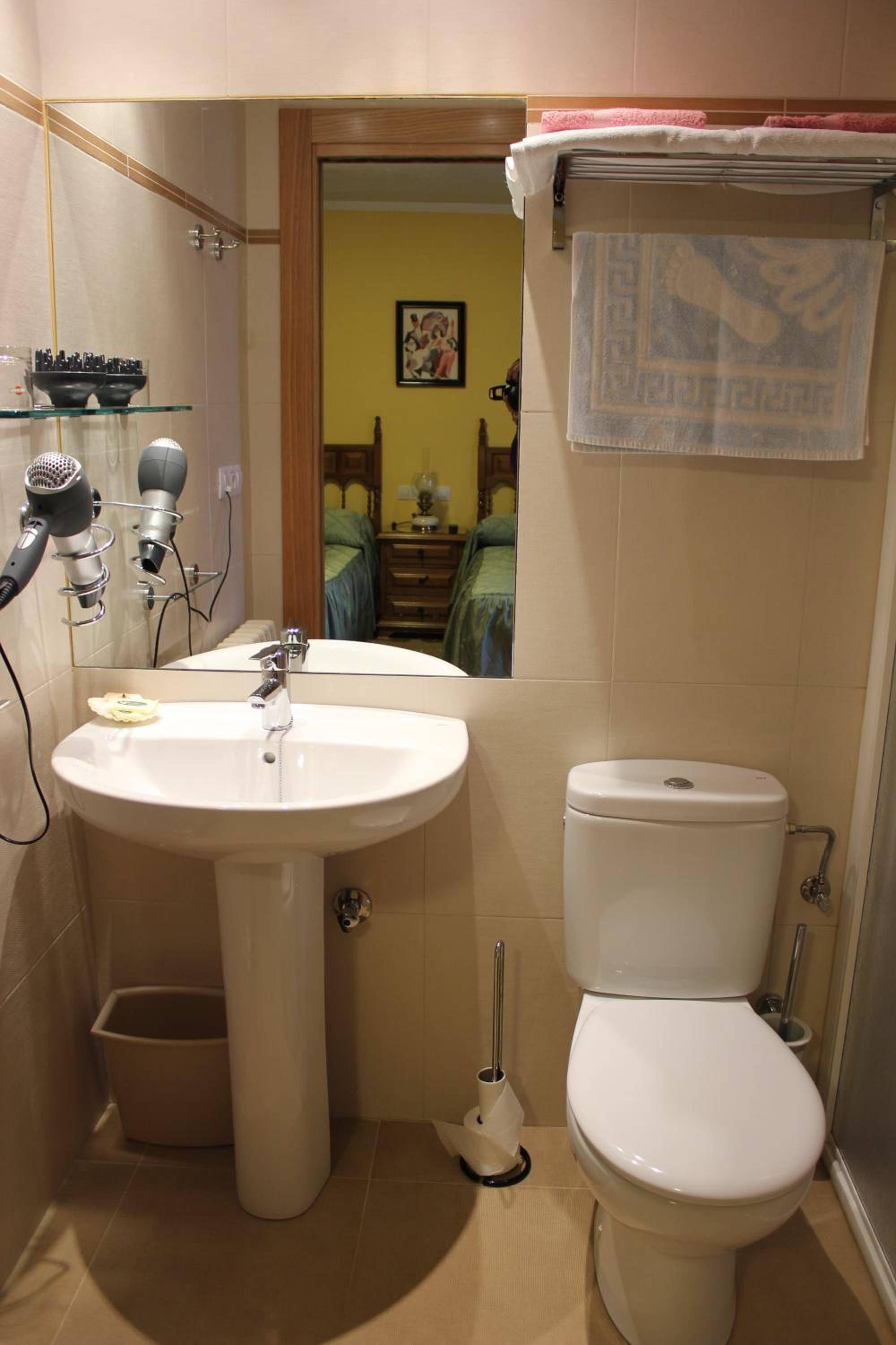 Single Room photo 2
