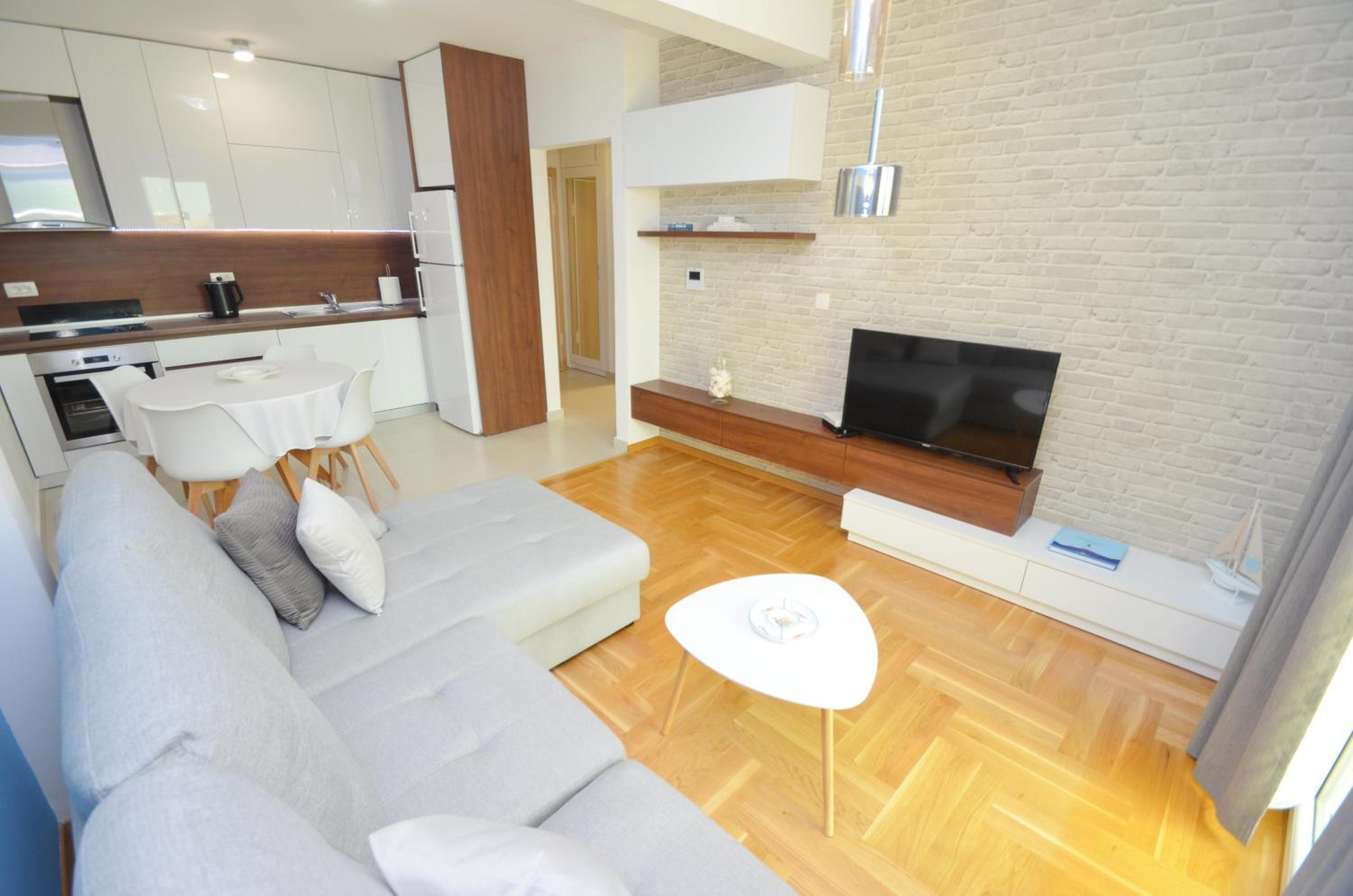 One-Bedroom Apartment with Terrace photo 3