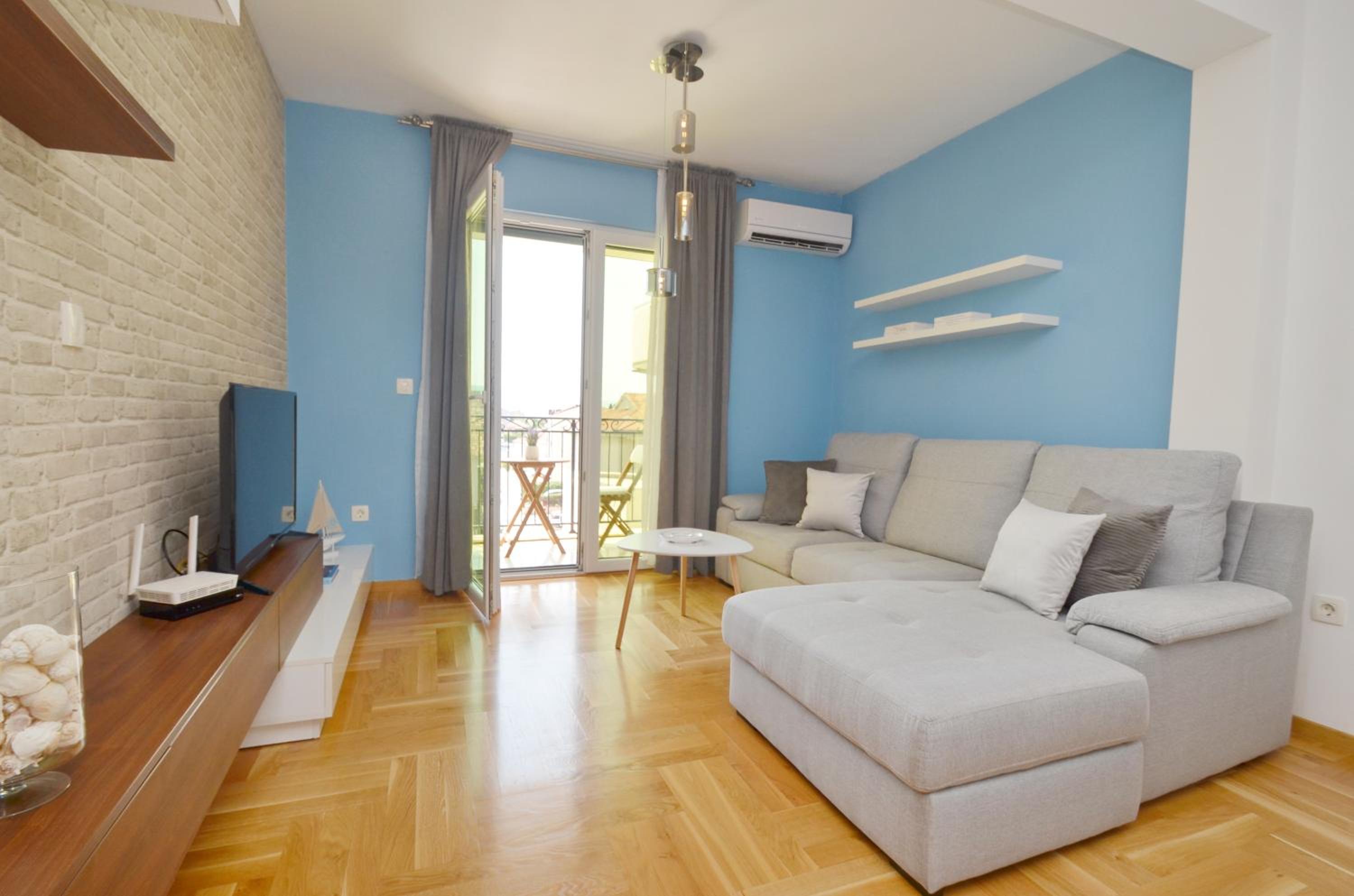 One-Bedroom Apartment with Terrace photo 2