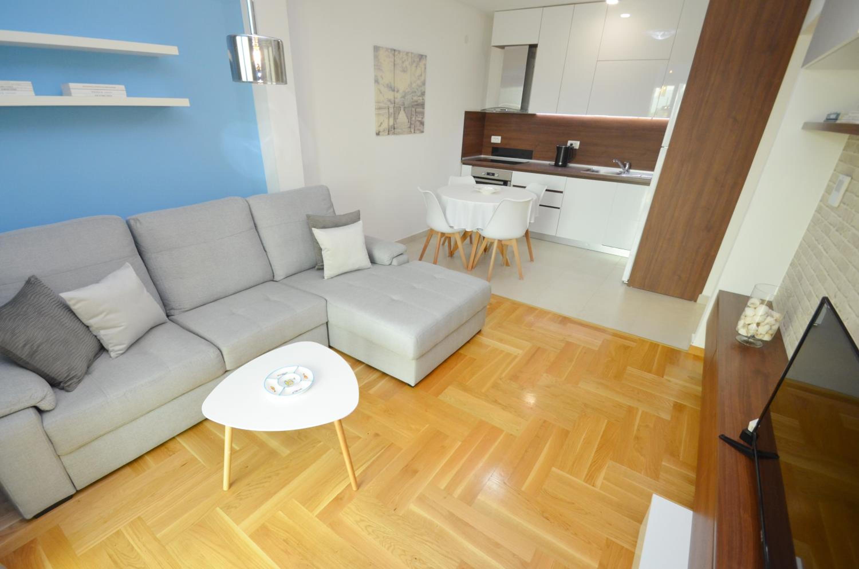 One-Bedroom Apartment with Terrace photo 1
