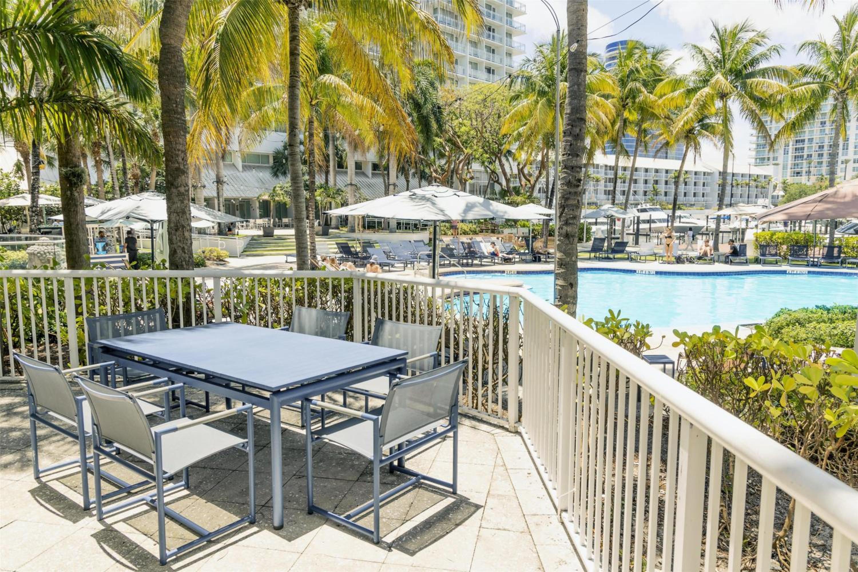 King Suite with Pool View