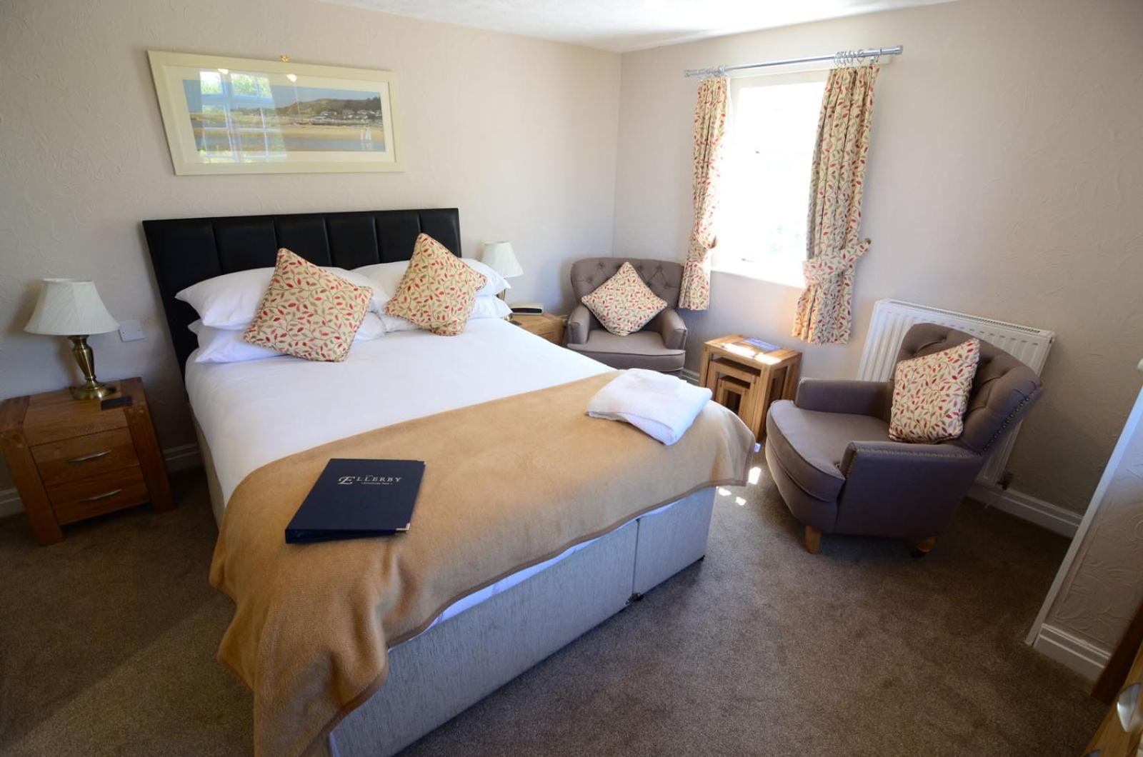 Double Room with Private Bathroom photo 3