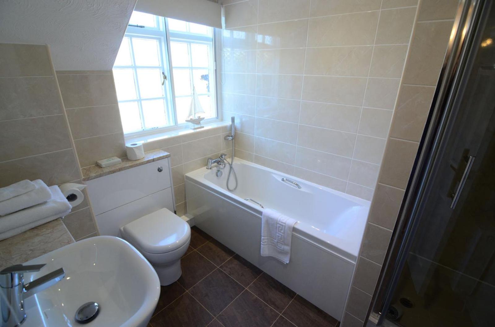 Double Room with Private Bathroom photo 2