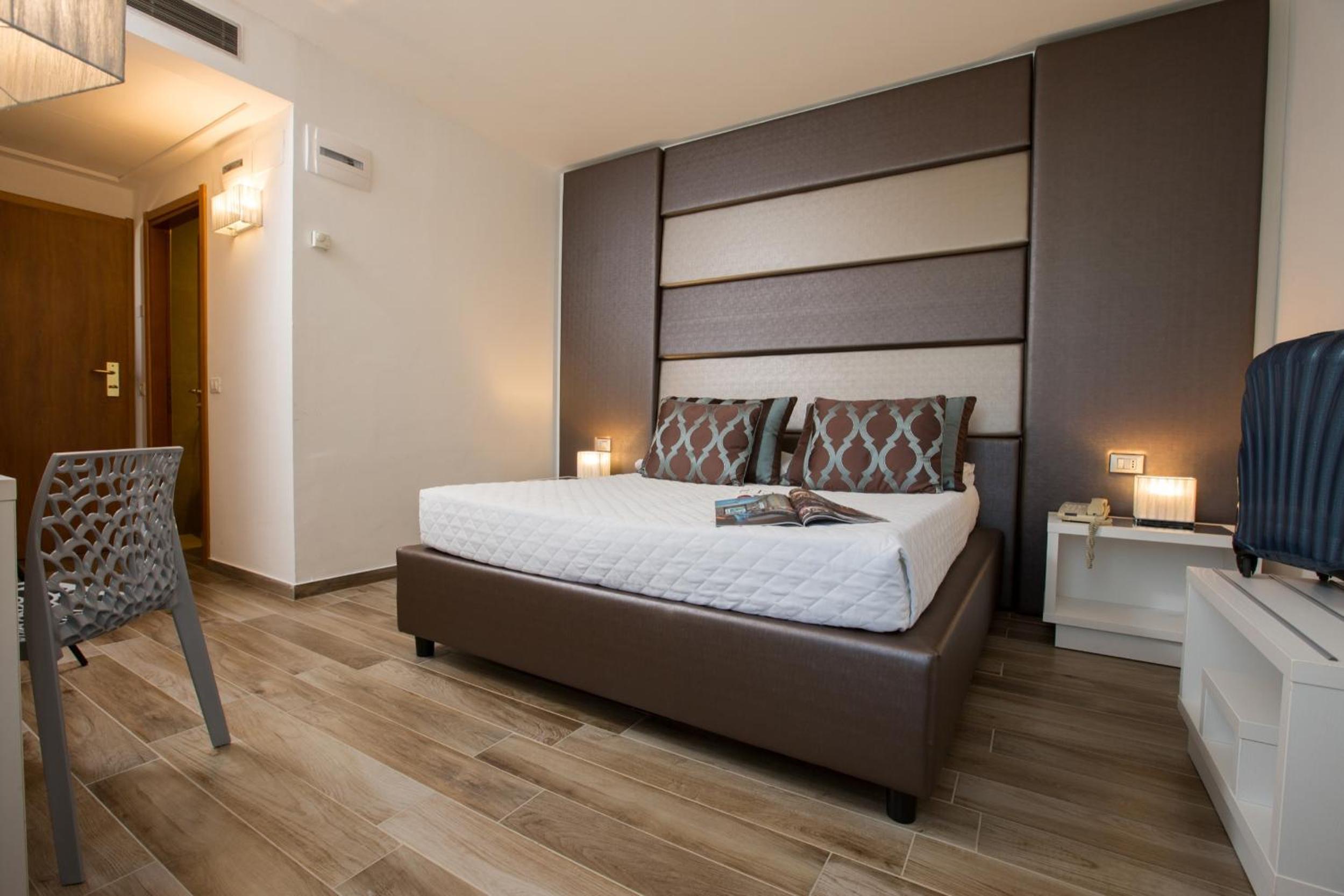 Deluxe Double or Twin Room photo 2