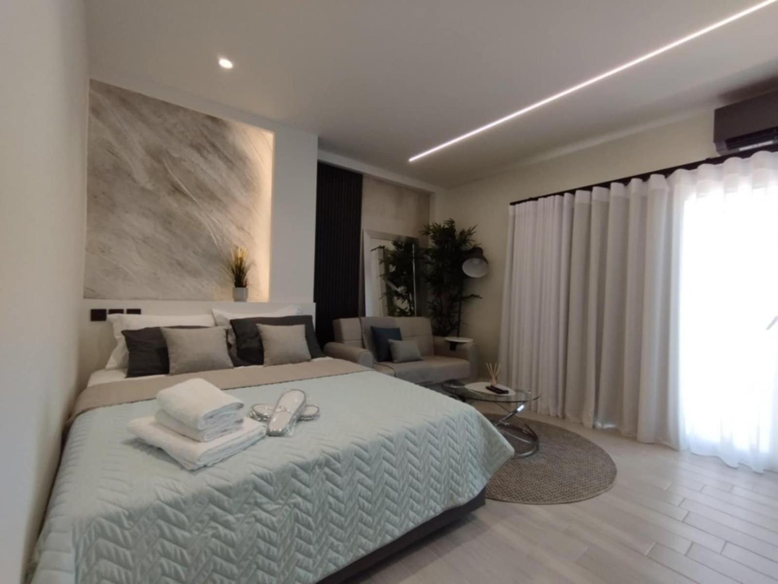 Deluxe Double Room (2 Adults + 1 Child)